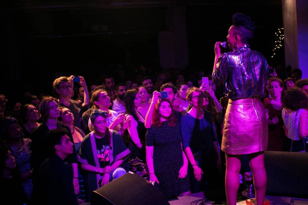 Plusieurs personnes qui soutiennt les droits de la communauté LGBT sont venues pour la musique. Philippe Pernot
