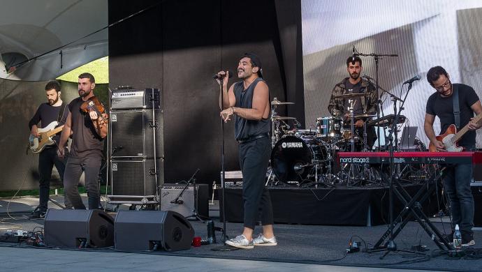 Den libanesiske gruppe Mashrou’ Leila, der spillede i Malmø i 2017. Foto: Anteger11 (CC BY-SA 4.0)