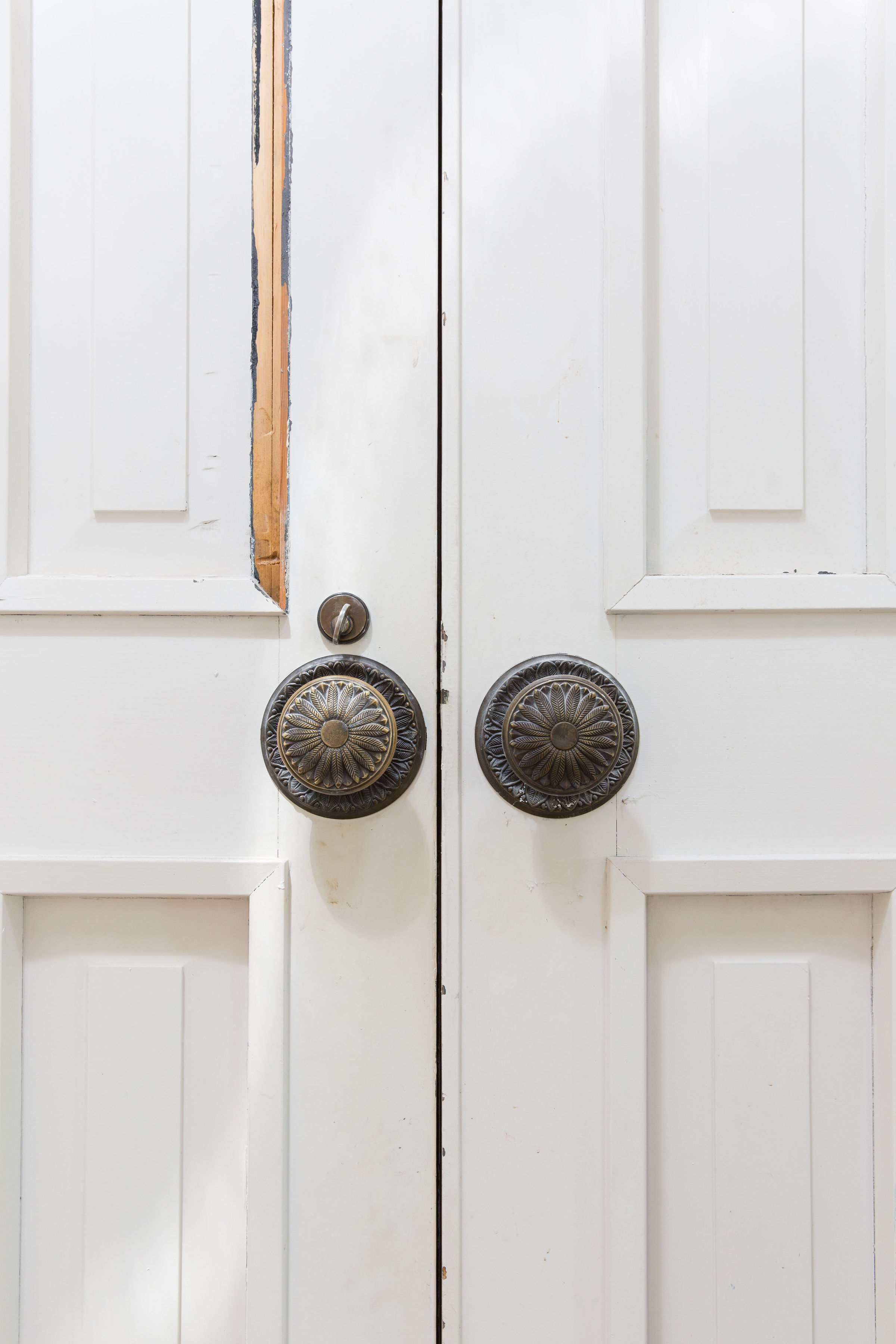 FRONT DOOR DETAIL - INTERIOR VIEW