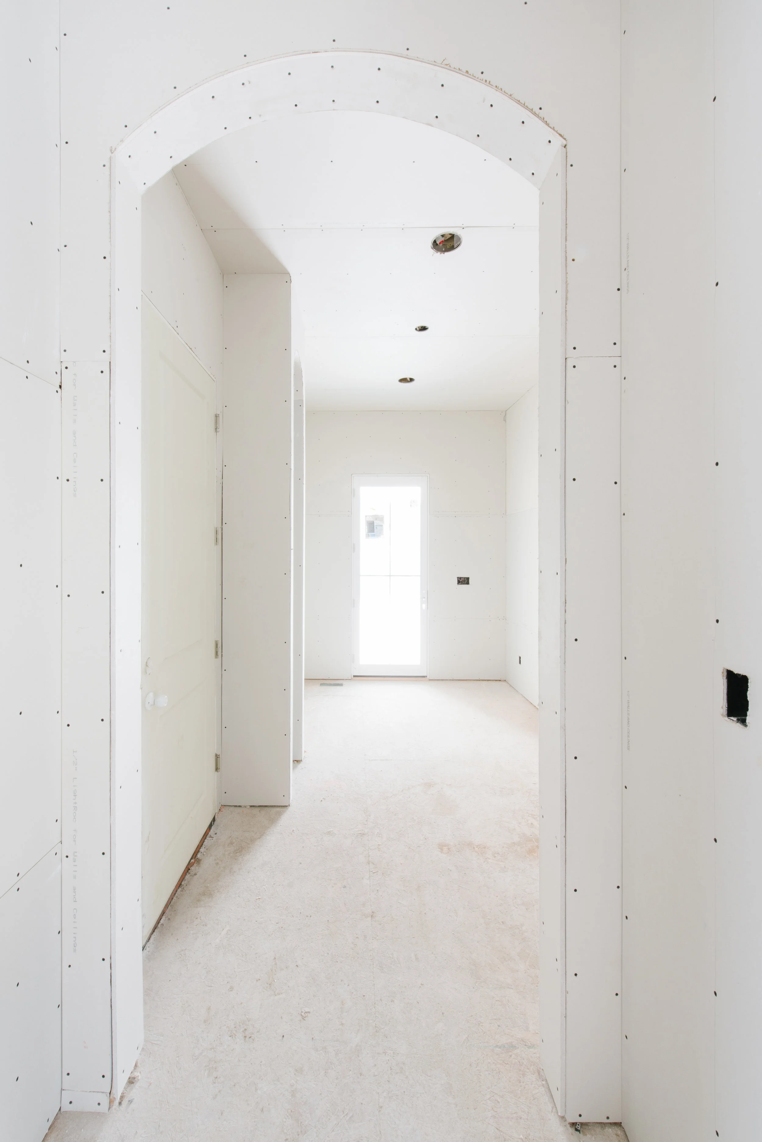 LOOKING TOWARDS MUDROOM