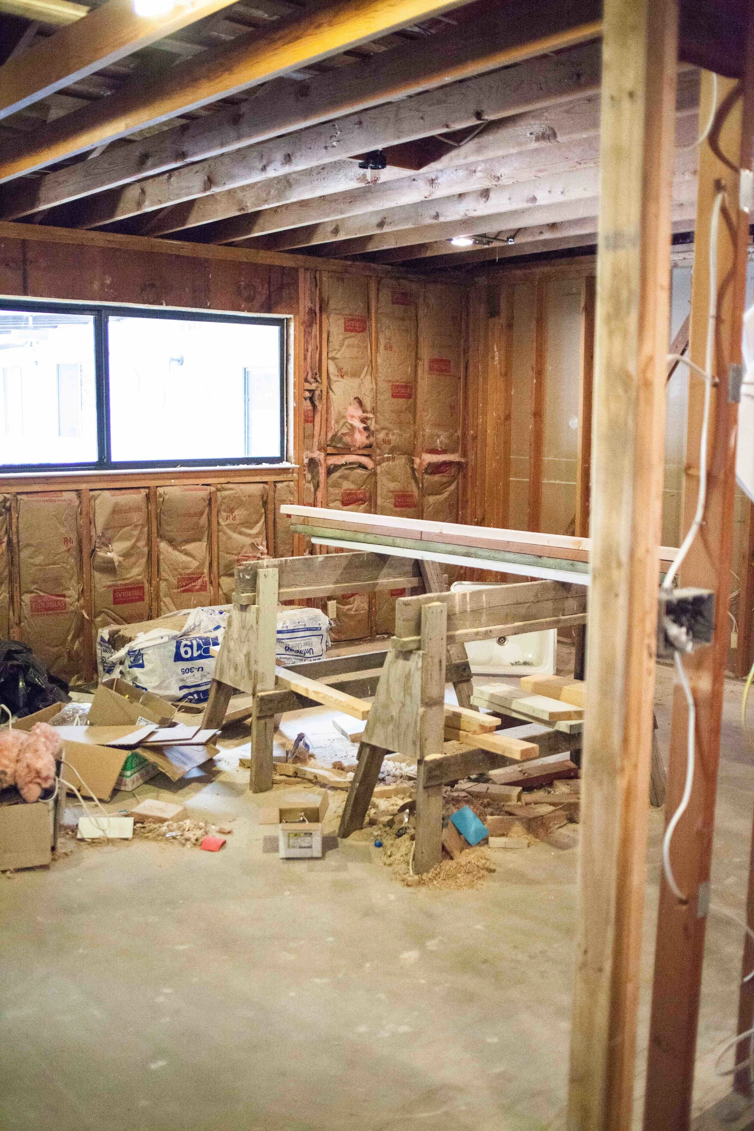 WHAT ARE YOU LOOKING AT? 1. FOREGROUND: MASTER BATHROOM 2. BACKGROUND: MASTER BEDROOM