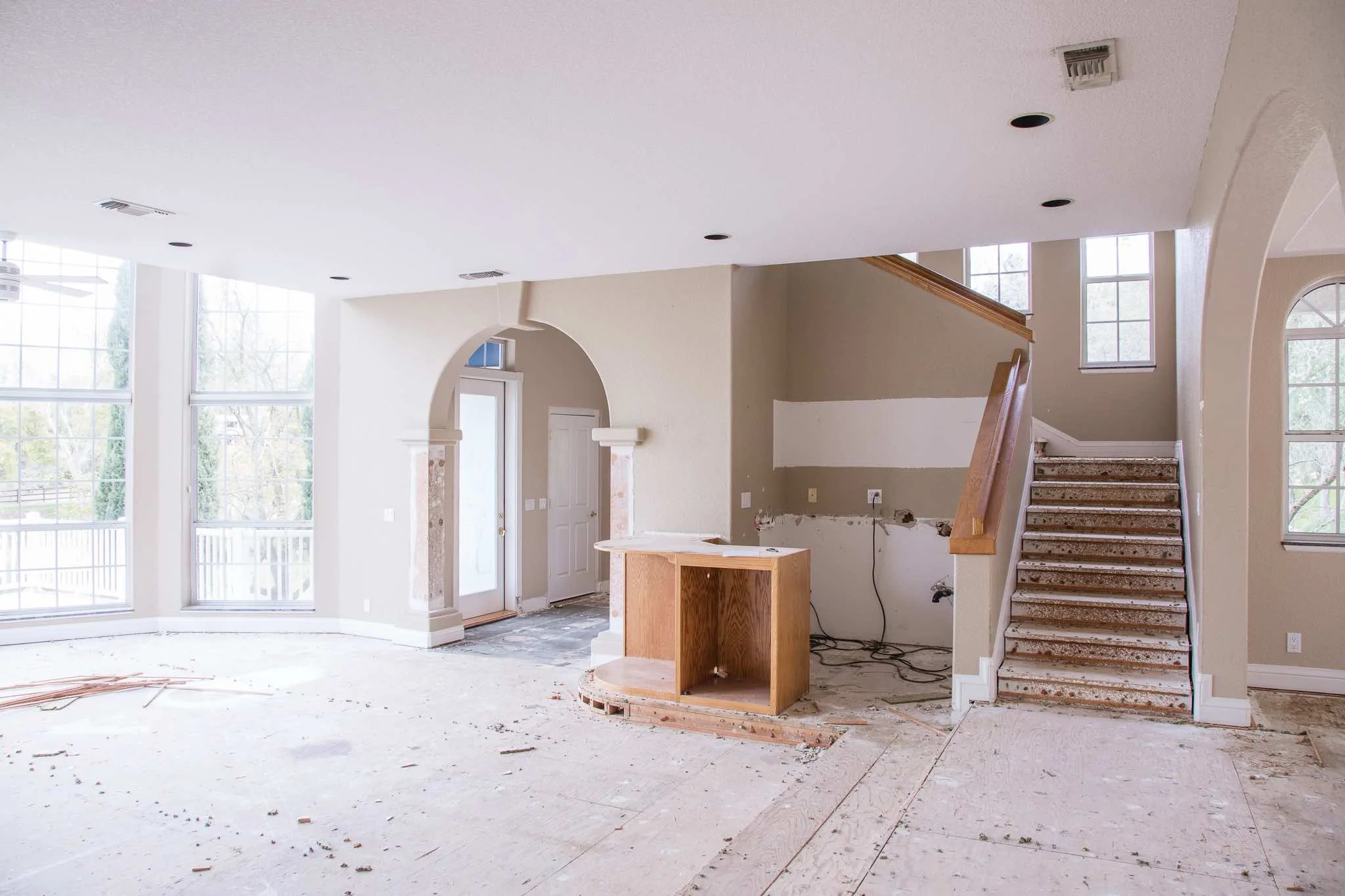 GREAT ROOM LOOKING TOWARDS ENTRY AND MASSIVE WINDOW WALL THAT OVERLOOKS THE POND