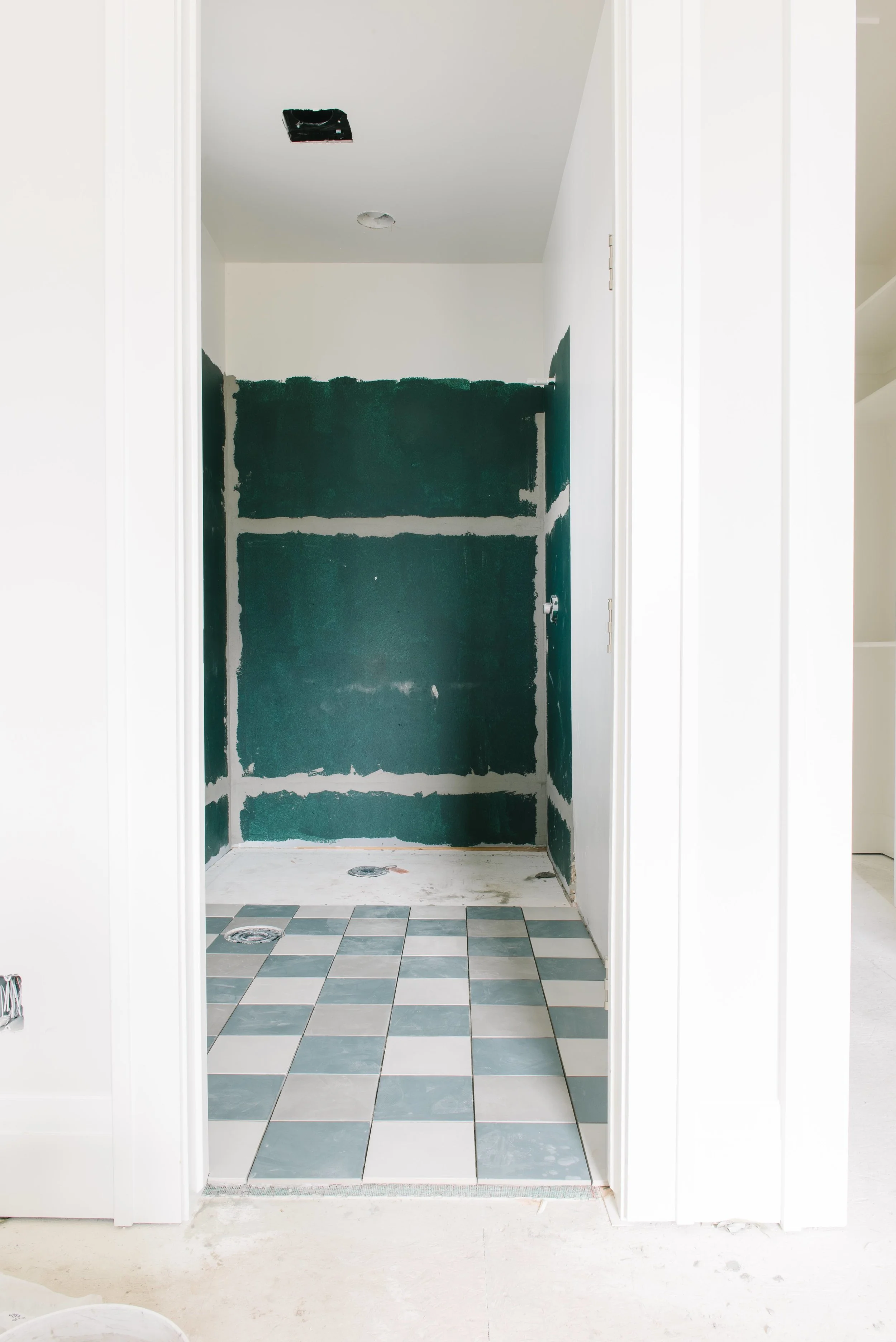 BUFFALO-CHECKED BATHROOM FLOOR