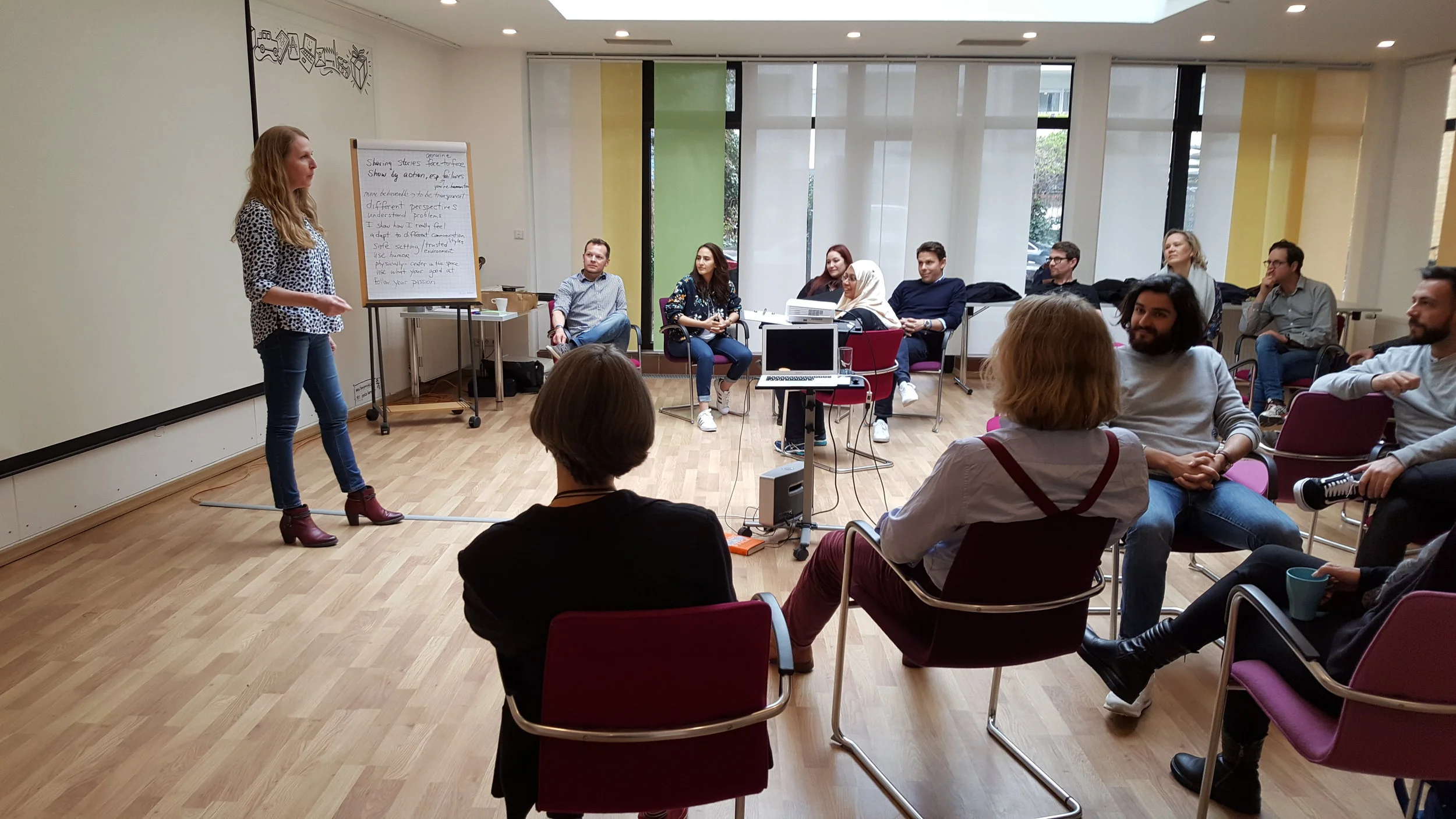 LEARNING by DOING: participants take the stage with a spontaneous talk.