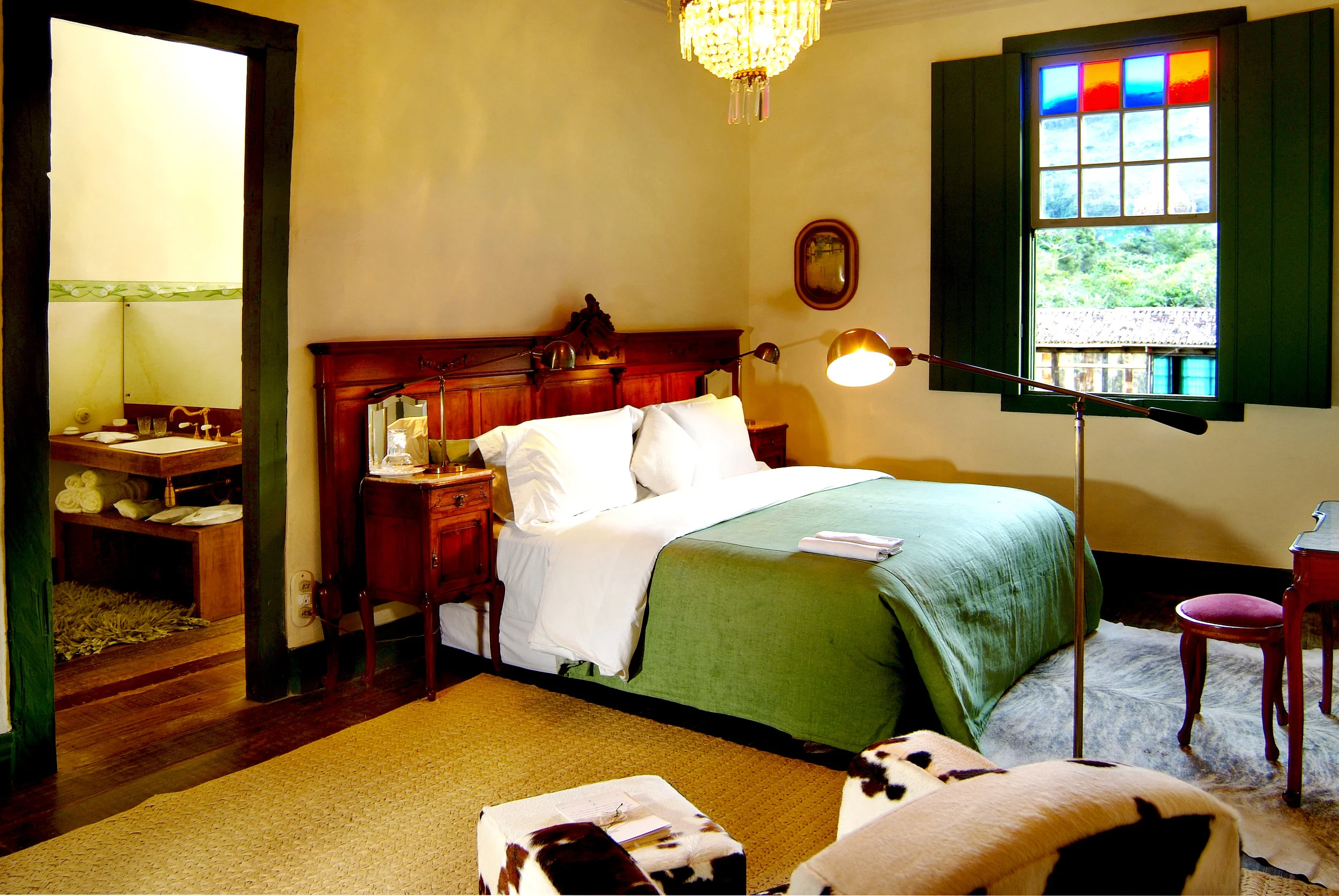 Room colonial guest room at the lodge