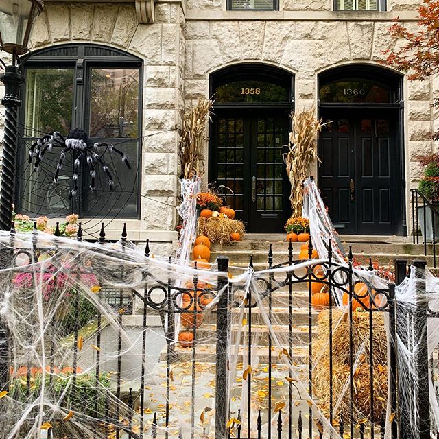 Love the Halloween traditions here in the Gold Coast... and checking out other agents spectacular listings! 🍂 🎃 🕸