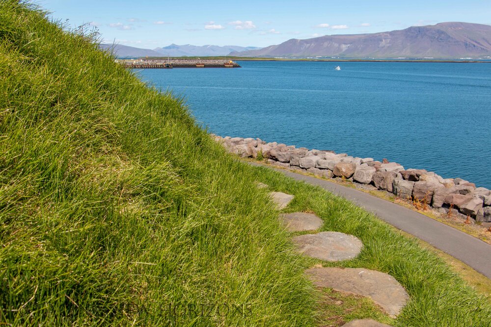  Climbing the Þúfa 