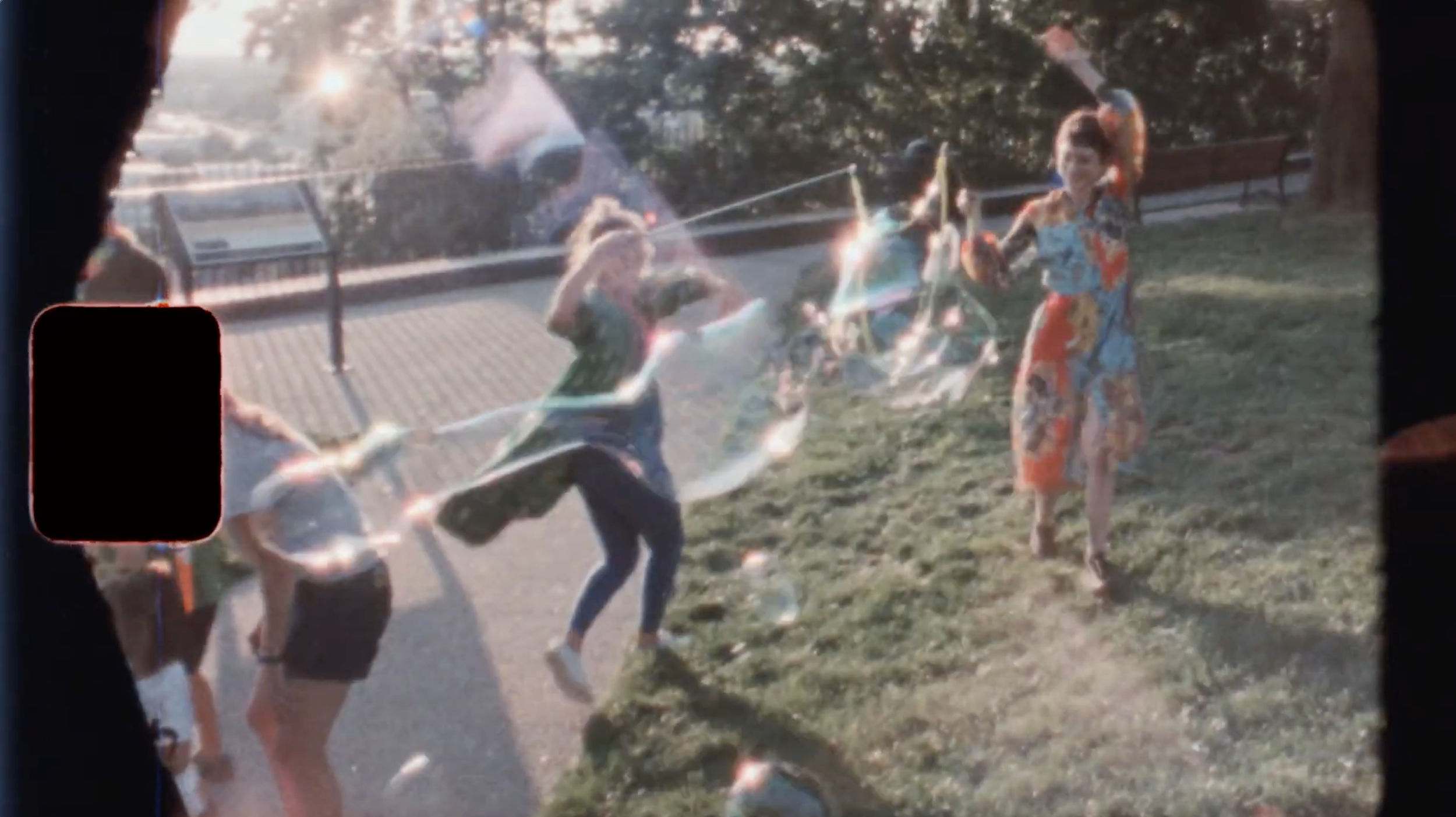 Super 8 - Women Bubbles.png