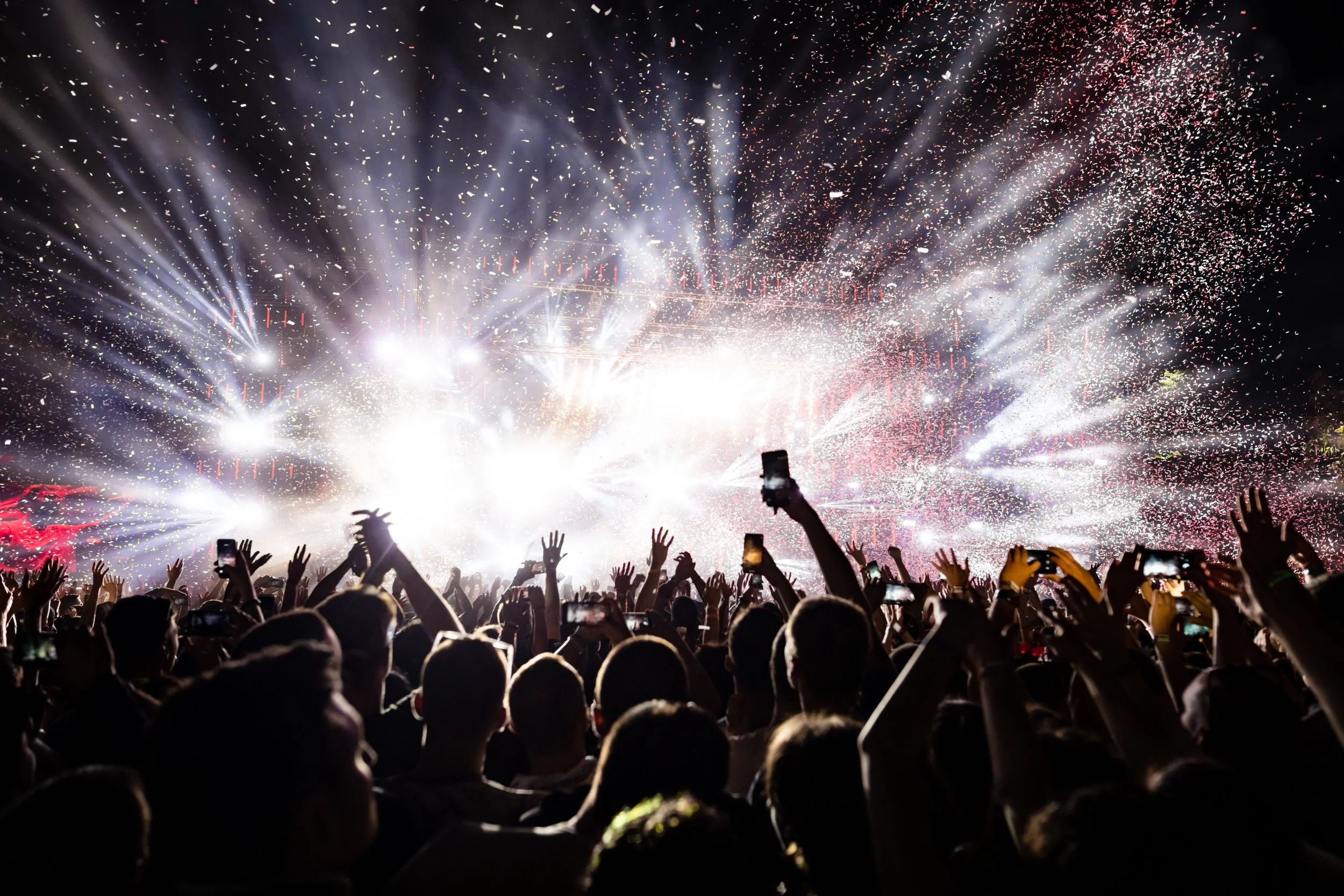 concert-crowd-confetti.jpg