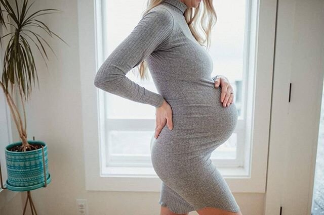 The gorgeous snow light diffused through their windows made for a dreamlike maternity session <3