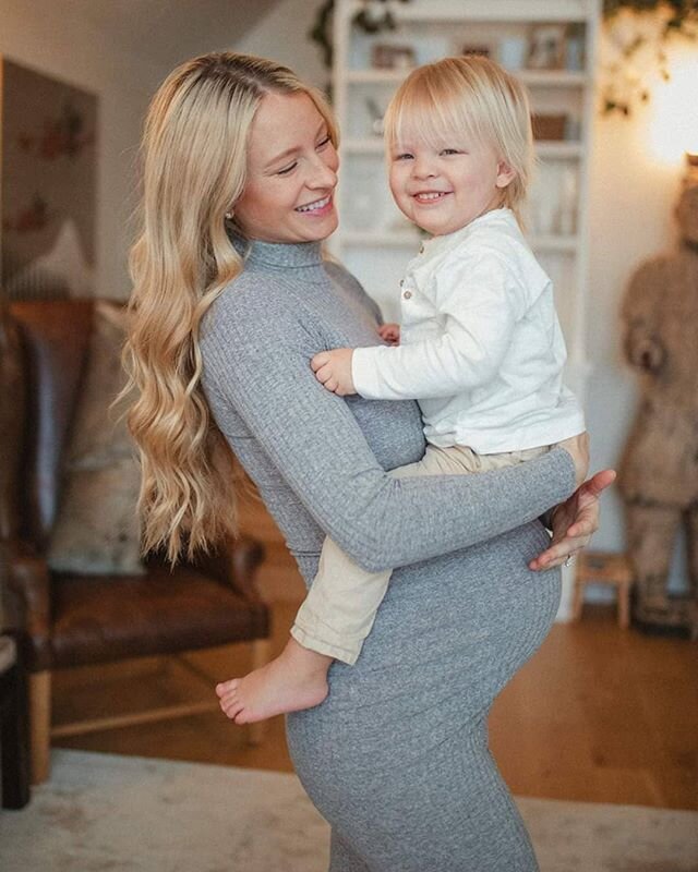 There's no beating the coziness of your own home when photographing a toddler ❤