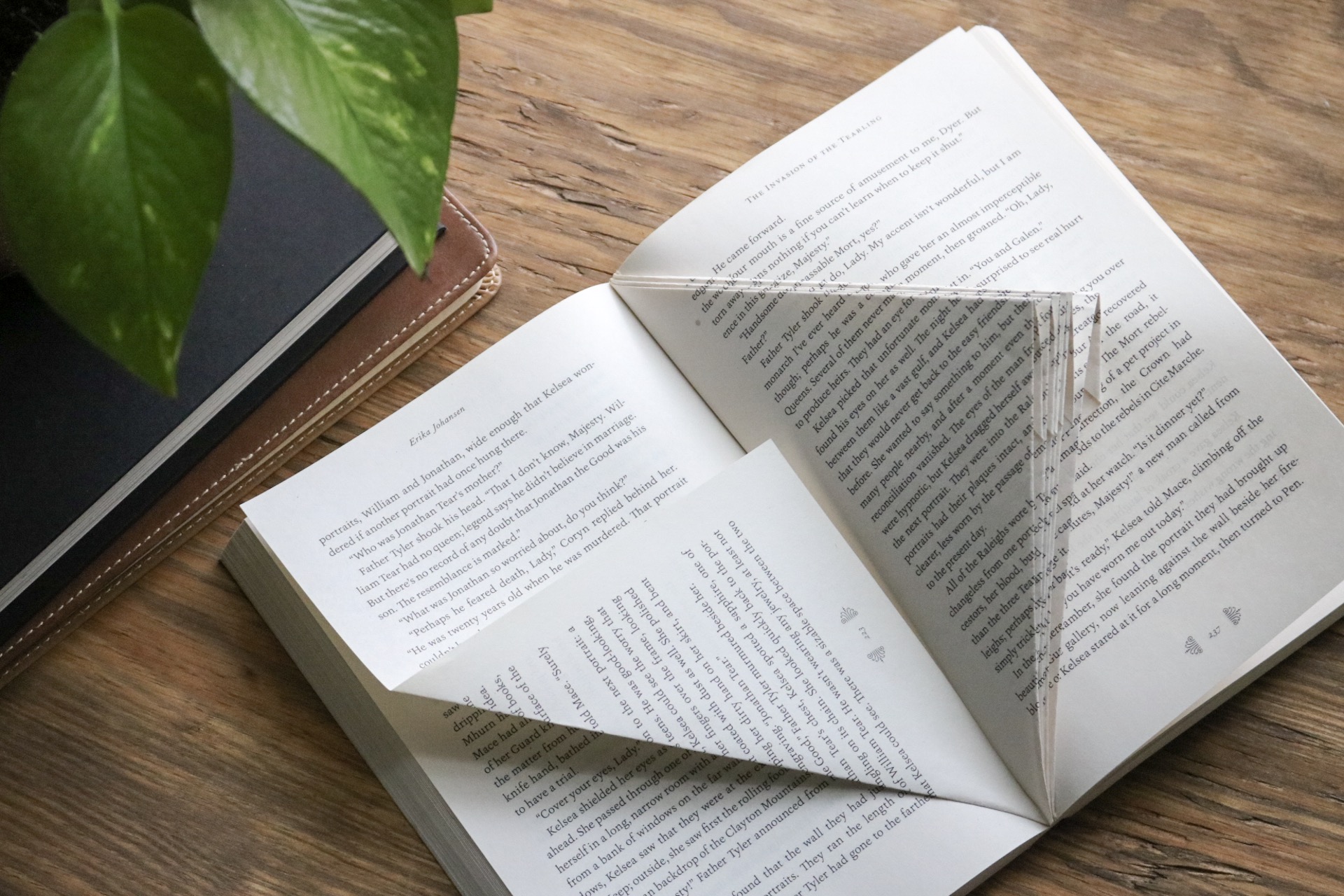 DIY Upcycled Folded Book Sculptures - Take old books or damaged books and turn them into a work or art by creating folded book art paper sculptures!  #falldiy #paper #bookworm #homedecor #falldecor #backtoschool #origami #papersculpture