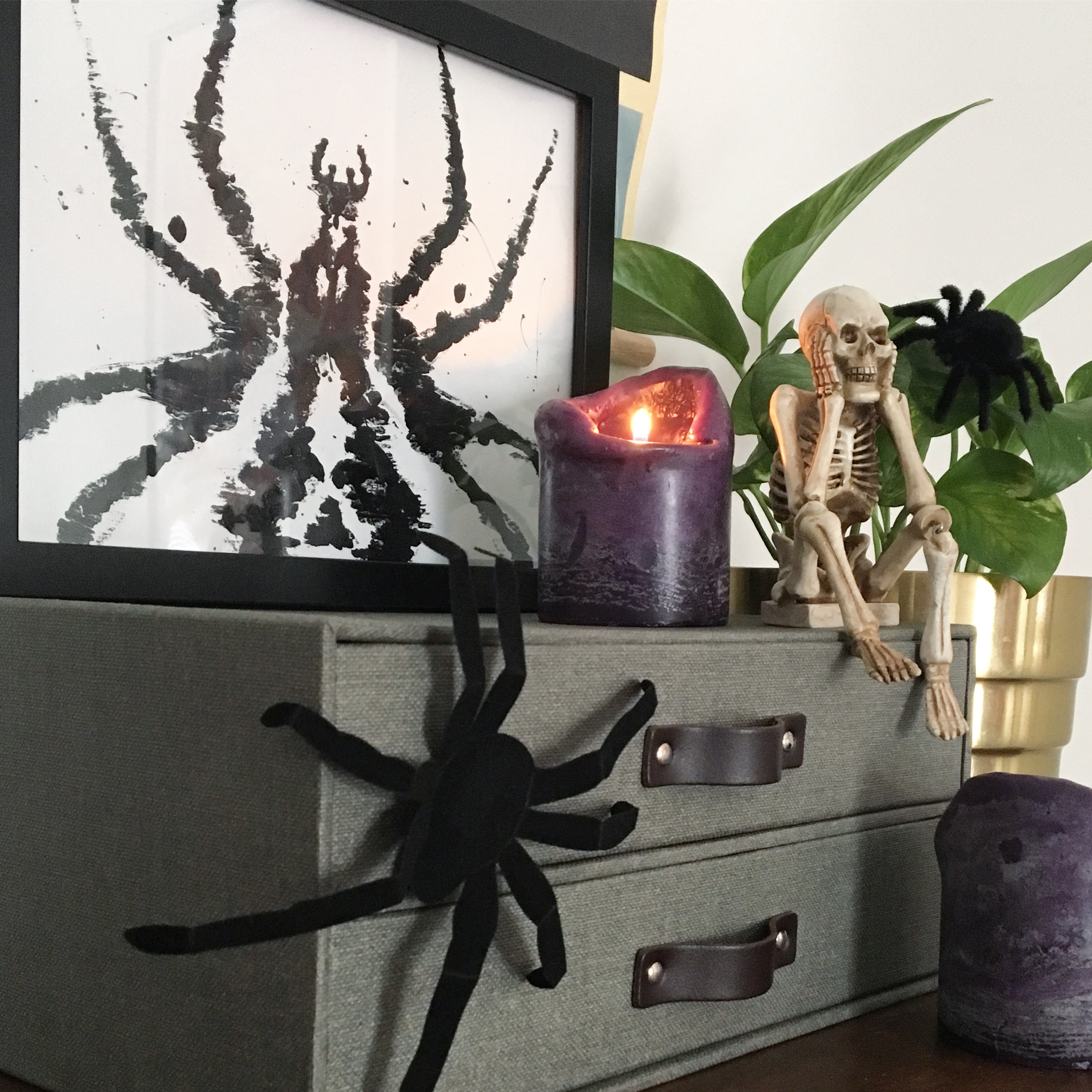 Easy Inkblot Wall Art for Halloween #easyhalloween #dollarstore #halloween #halloweendiy #halloweendecor #halloweendecorations #wallart #inkblot #hauntedhouse #haunted #spooky #spookyseason #spookydecor #creepy #diyhalloween #diyhalloweendecorations