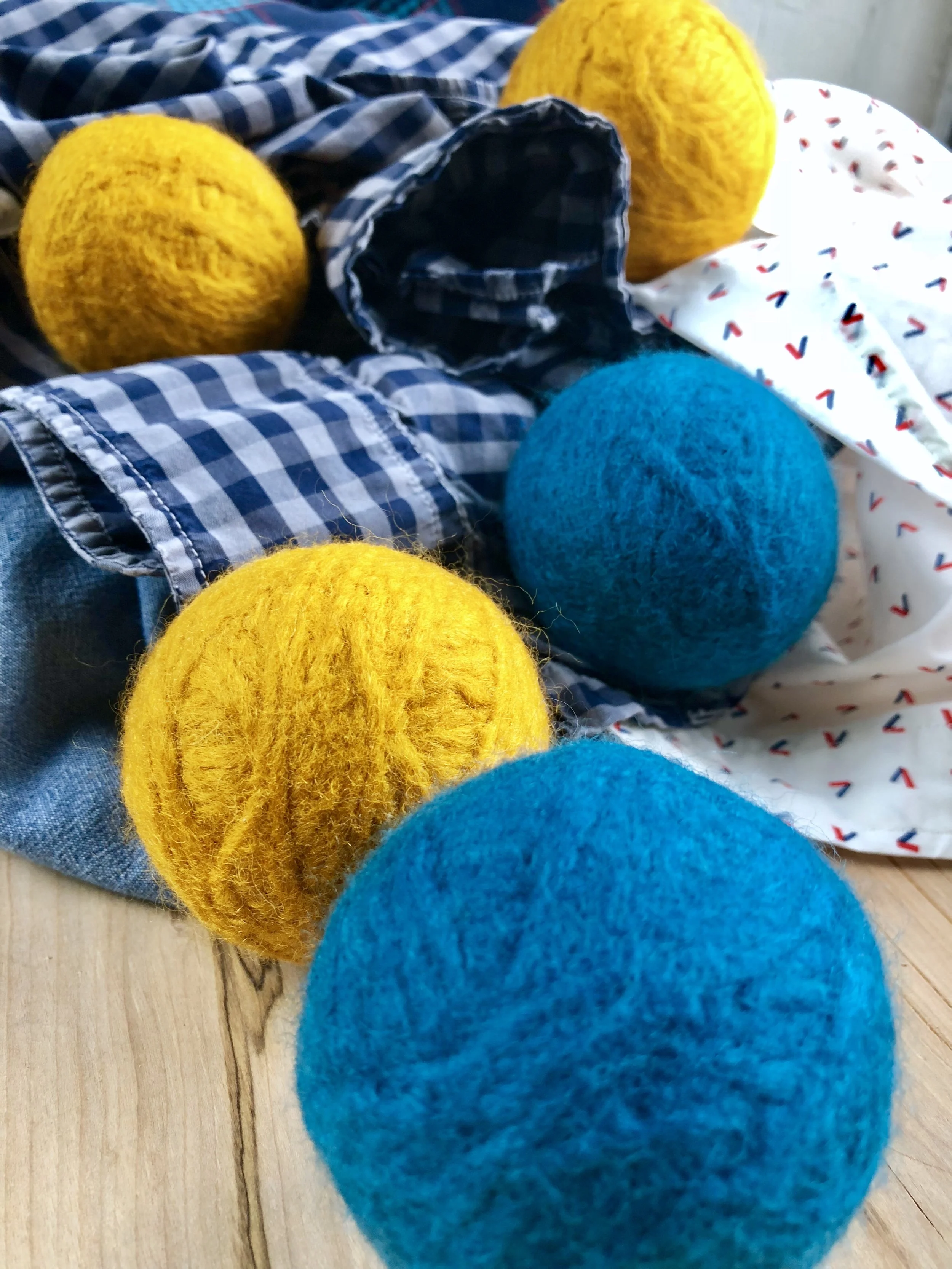 DIY Laundry Dryer Wool Yarn Balls and more Spring Cleaning hacks and tips! #yarnie #yarnaddiction #handmadecrafts #handmadehome #yarn #handmade #washables #wash #cleaning #laundromat #dryer #linen #scrubbing #washing #detergent #household