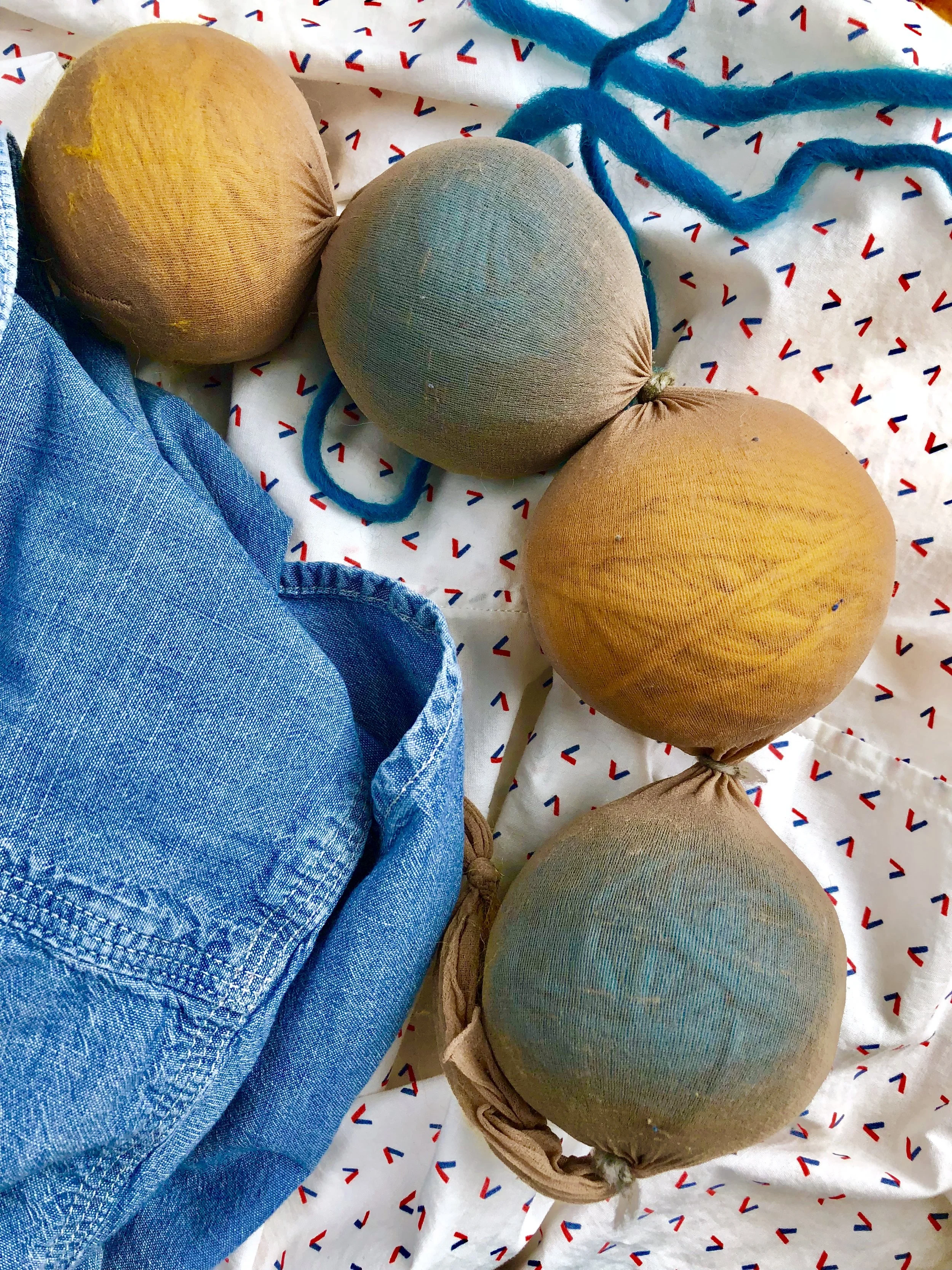 DIY Laundry Dryer Wool Yarn Balls and more Spring Cleaning hacks and tips! #yarnie #yarnaddiction #handmadecrafts #handmadehome #yarn #handmade #washables #wash #cleaning #laundromat #dryer #linen #scrubbing #washing #detergent #household