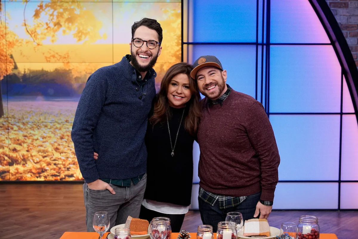 CRAFTY LUMBERJACKS on THE RACHAEL RAY SHOW Easy DIY Paper Magnolia Wreath using cardstock and foam board #paper #papercrafts #papercraftdiys #rachaelray #fallwreath #fall #falldiy #autumn #autumndiy #magnoliawreath #paperwreath #falldecor #falldecorations #leaves #diyleaves #paperleaves #wreathring #wreath #autumnwreath #dollarstore #dollarstorecrafts #easycrafts