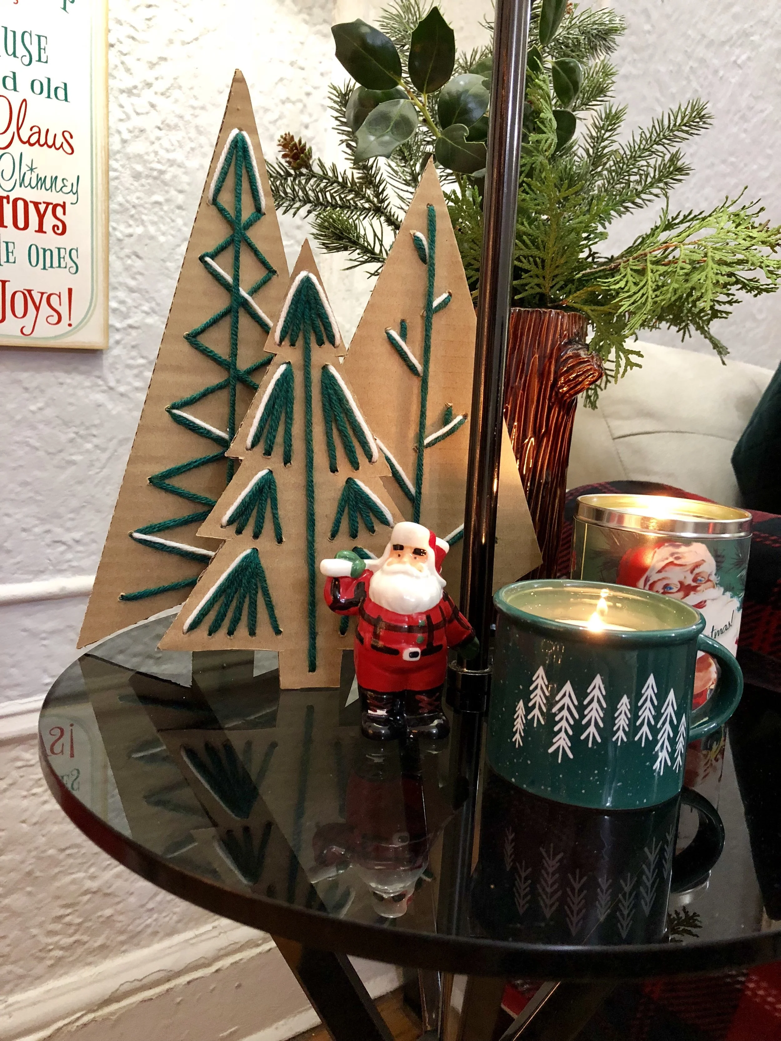 Upcycle all those boxes you’re getting delivered into festive Christmas decorations! Create DIY decorations, gifts & ornaments…all made out of cardboard boxes!