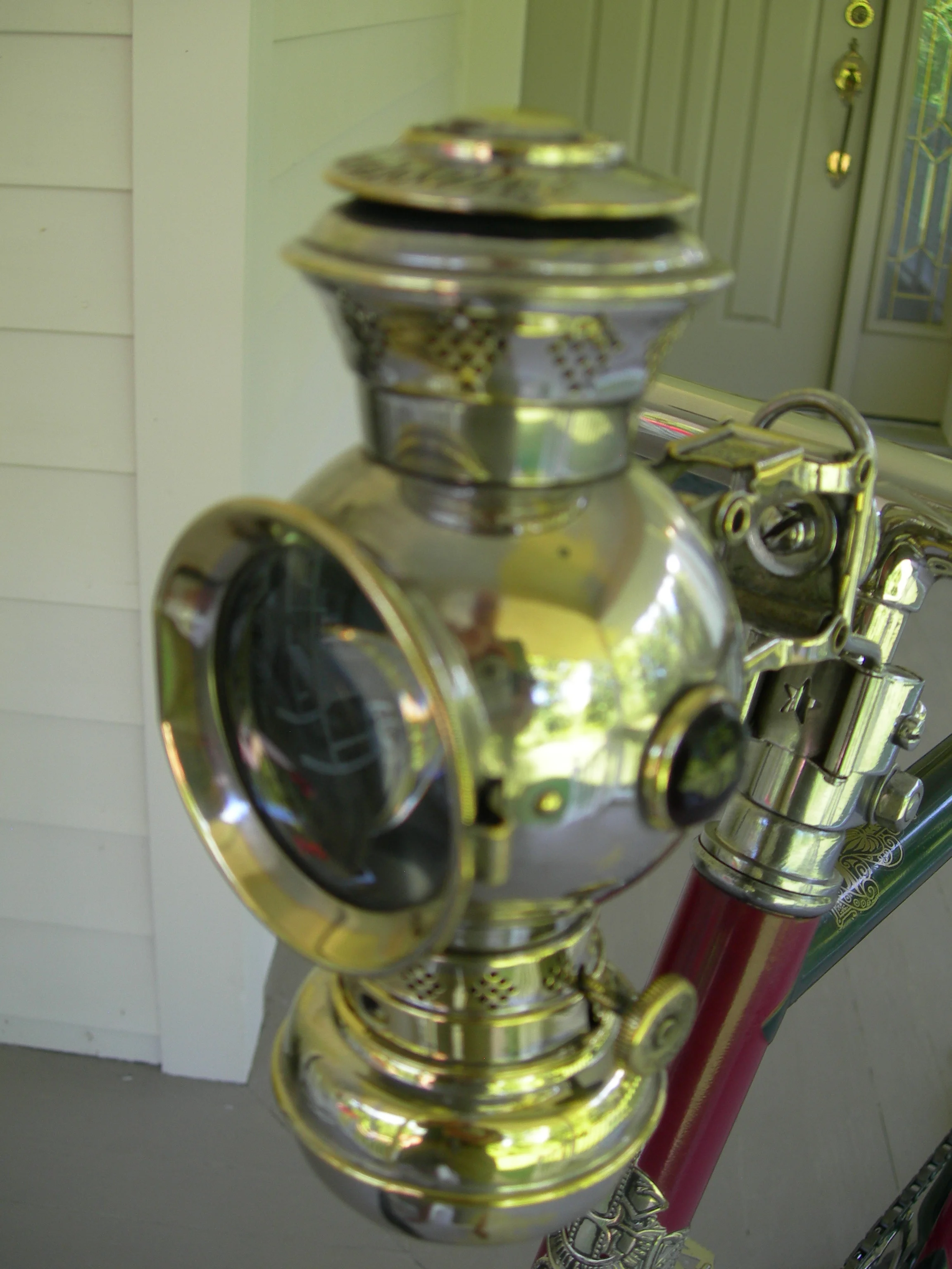 gormully--jeffrey-rambler---lamp-detail_7211997806_o.jpg