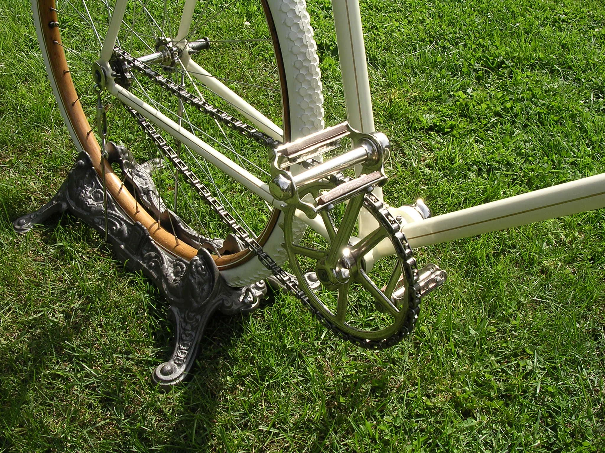 sterling-restoration-in-white---detail_8347643764_o.jpg