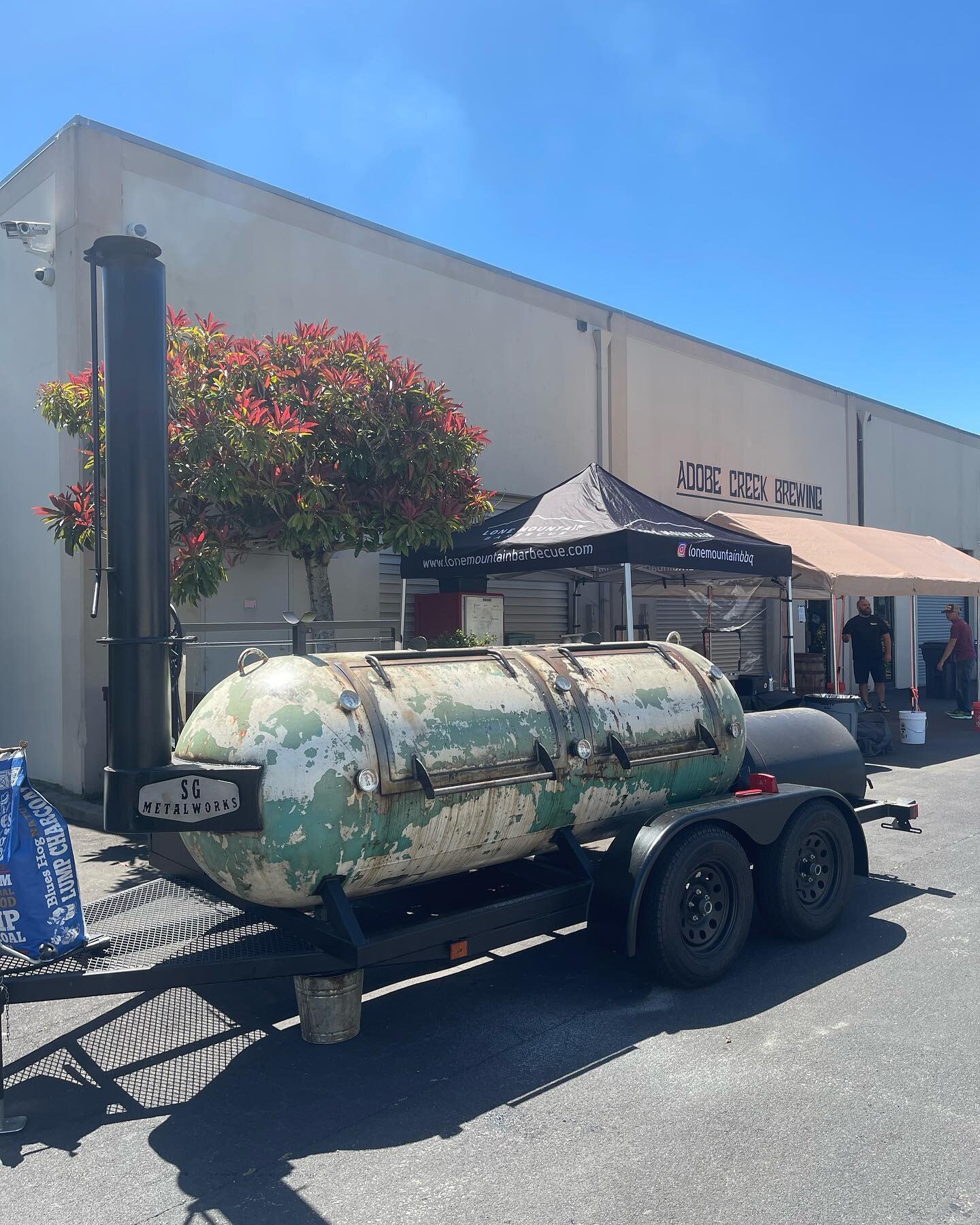 Chris and the @lonemountainbbq crew are ready to serve up their smoky goodness today in Novato starting at 3!
#craftbeer #marin #bbq