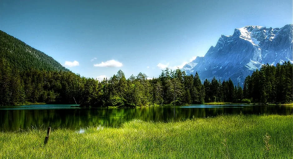 mountain lake.jpeg