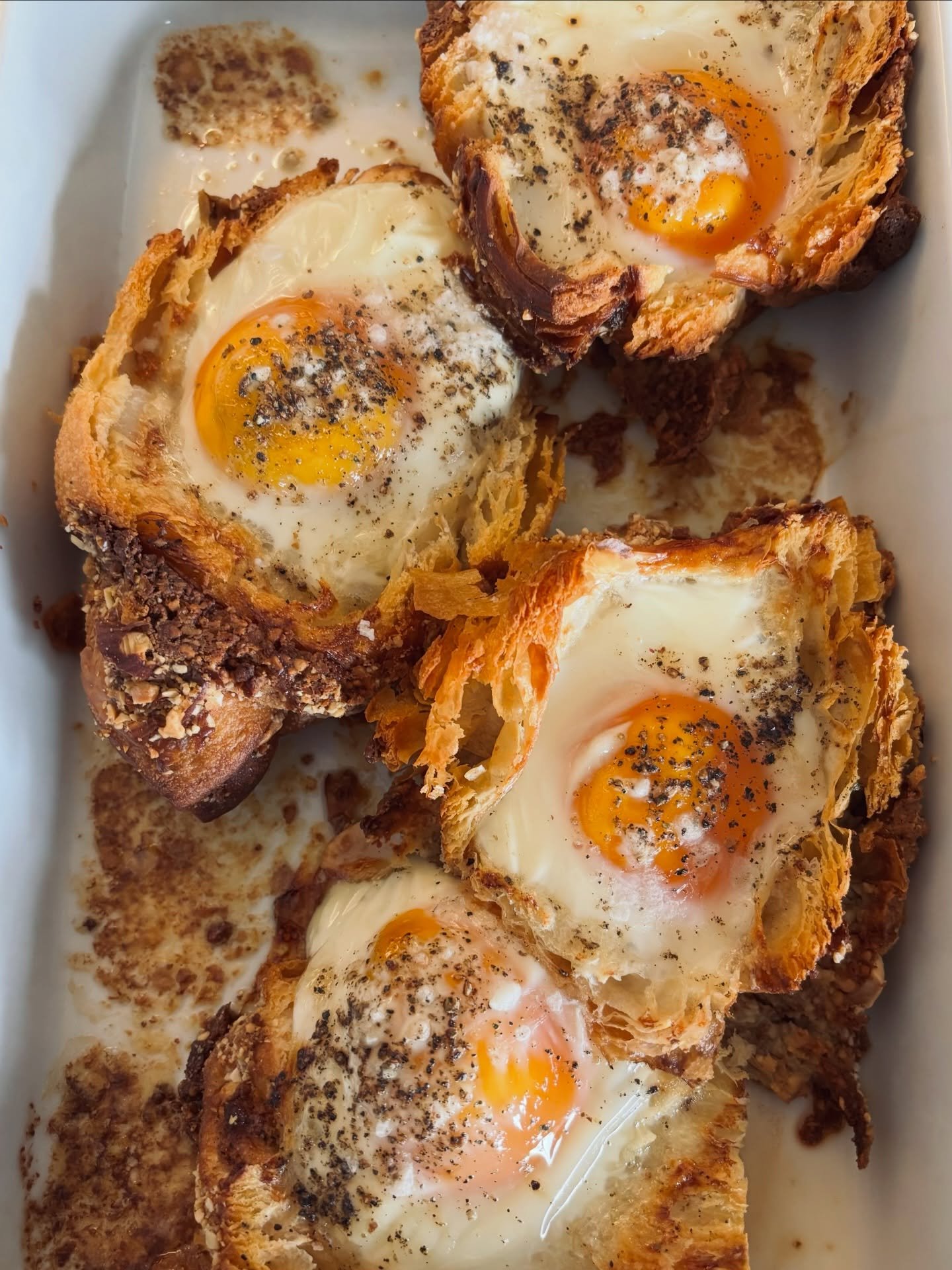 Baked eggs nestled in leftover Almondines! Wow, super creative and delicious idea-thanks mom❤️
One good reason to pick up a few Almondines this weekend. 

Anjou Fri-Sun 8am-3pm

#anjou #eatwell #nowaste #croissant