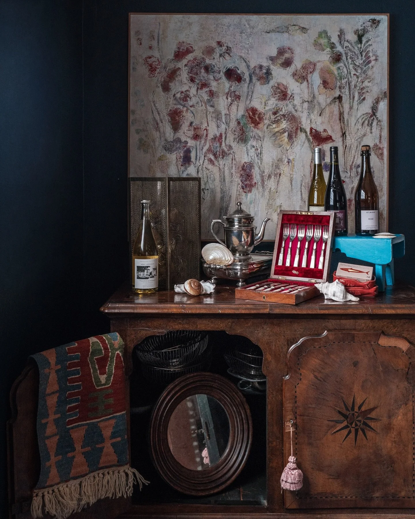 New Year - New Inspiration! 

Come and get inspired with us, we look forward to the opportunity to surprise you every weekend with new finds and distinctive atmosphere. 

Have your favorite coffee drink, restock your pantry, admire original art piece