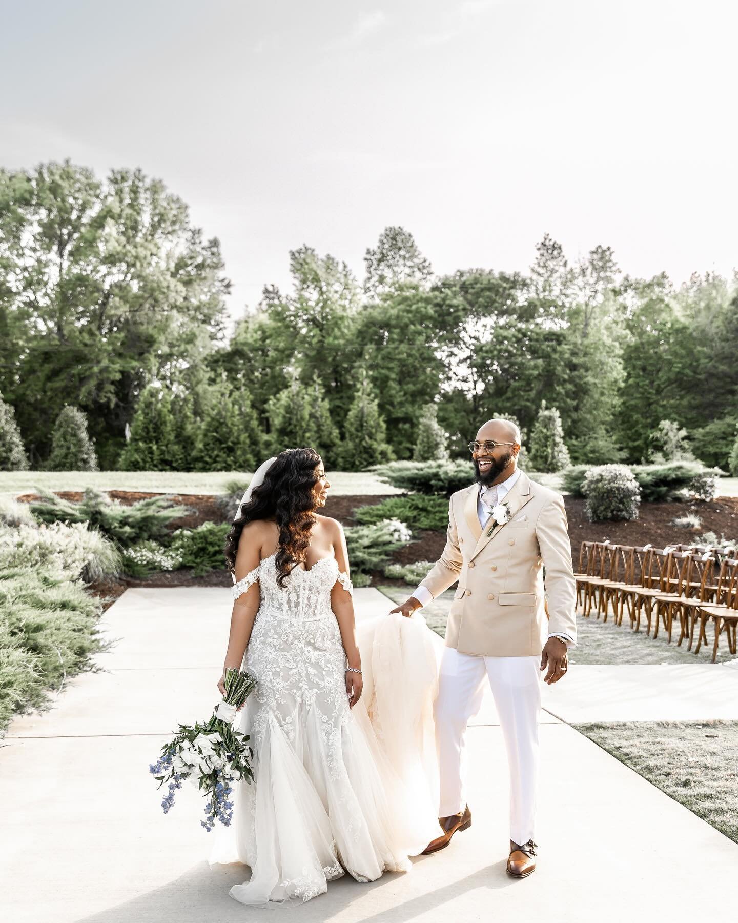 Congratulations on such a beautiful breathtaking Georgia Barn Wedding. These elegant touches makes this wedding modern and timeless. 
Jasmine @allabout_jazzyp &amp; Antoine Cox I wish you a lifetime of happiness. 
.
.
.
.
Photographer: @lajoyphotogra