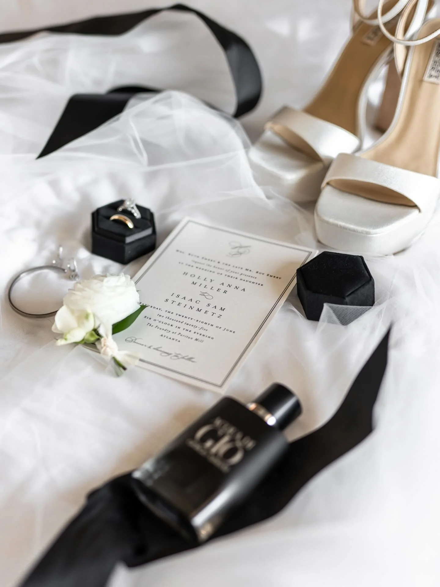 What do your wedding invitations say about you? 

Brides choose their wedding invites based on the colors of their wedding and vibe of the day. 
Photographer: @lajoyphotographyllc 
Planner: @drakesocial_marielle