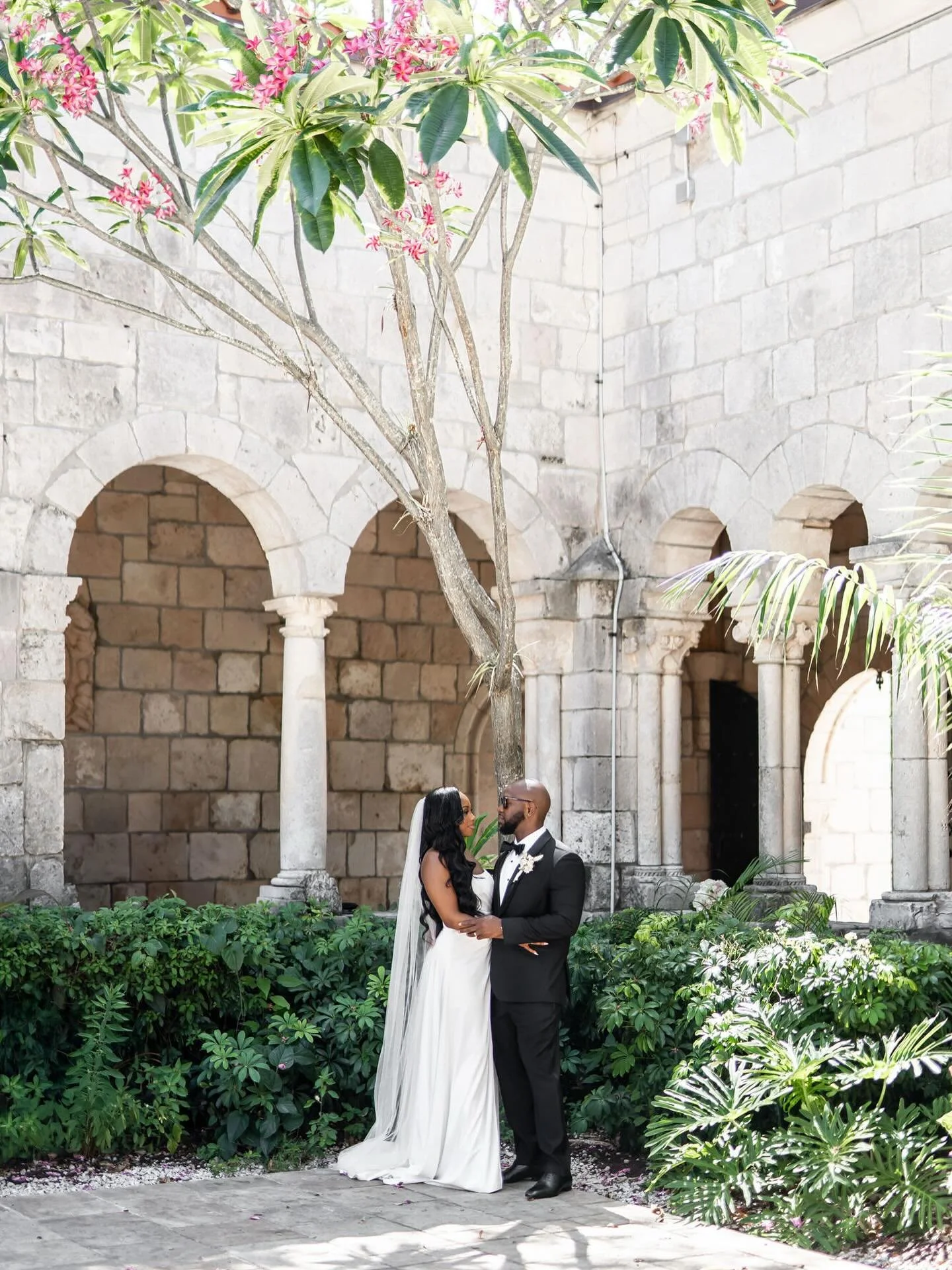 Miami weddings have a certain light that&rsquo;s just different. 
@_mayagabriella &amp; Ray made falling in love look easy. 

Bride &amp; Groom: @_mayagabriella &amp; Ray
Photo: @lajoyphotographyllc 
Video: @thefirstlookphotography 
Cake: @kimonescak