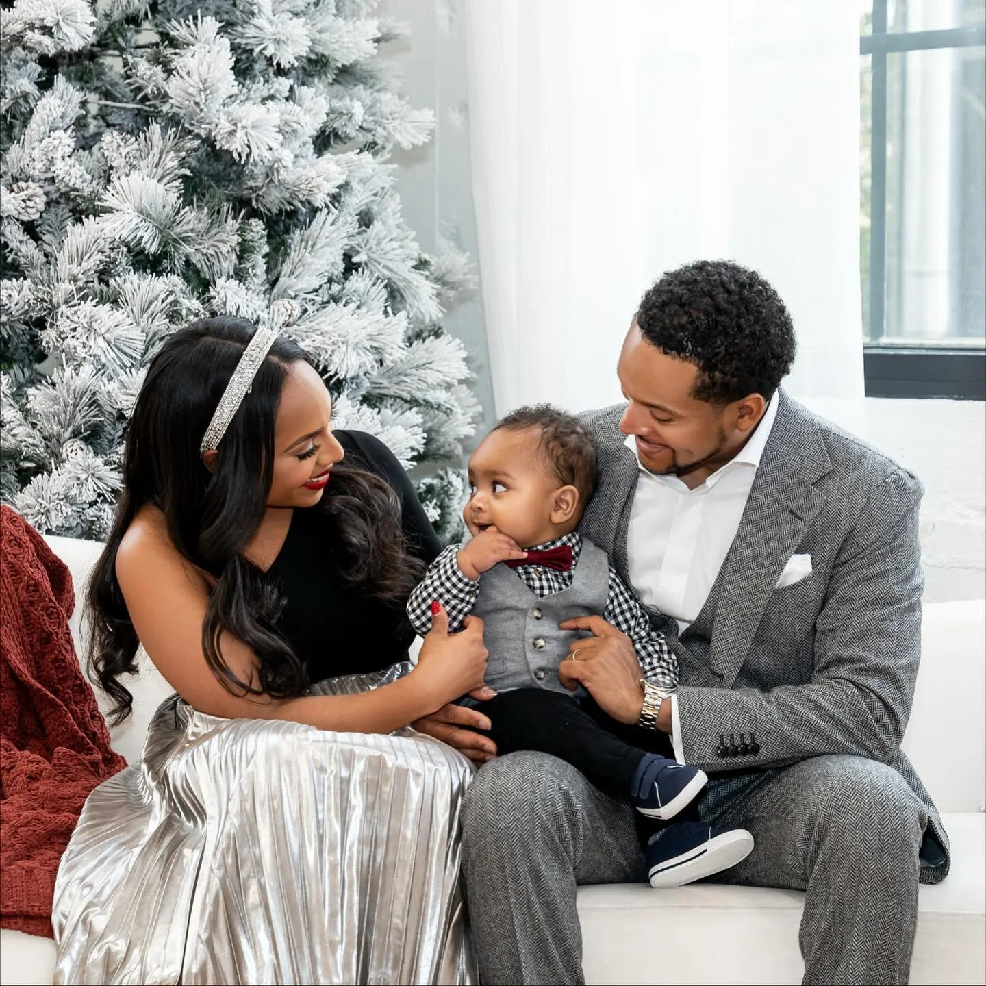 It&rsquo;s time y&rsquo;all! With the holidays right around the corner it&rsquo;s time to get those family sessions booked! We are doing Holiday Minis Nov 23rd. There is limited space and we have a beautiful studio space this year. 

Link in bio. Sig