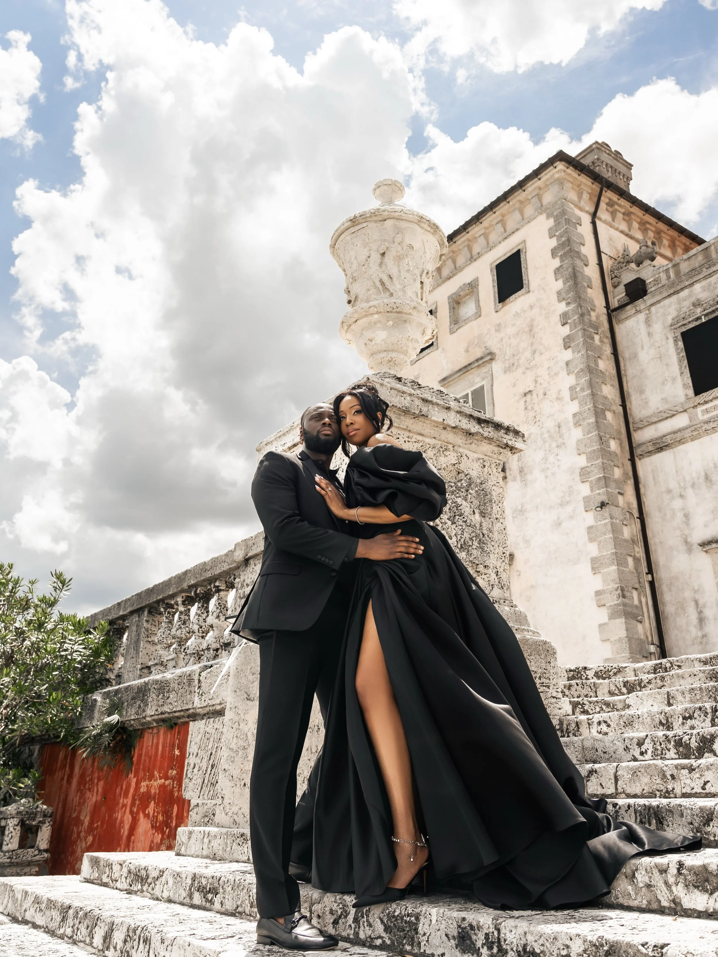 @vizcaya_museum is a beautiful backdrop for an engagement session and a beautiful way to end the month of September. 

I always suggest doing your engagement session in the fall or spring months. Never during the summer if you&rsquo;re shooting outsi