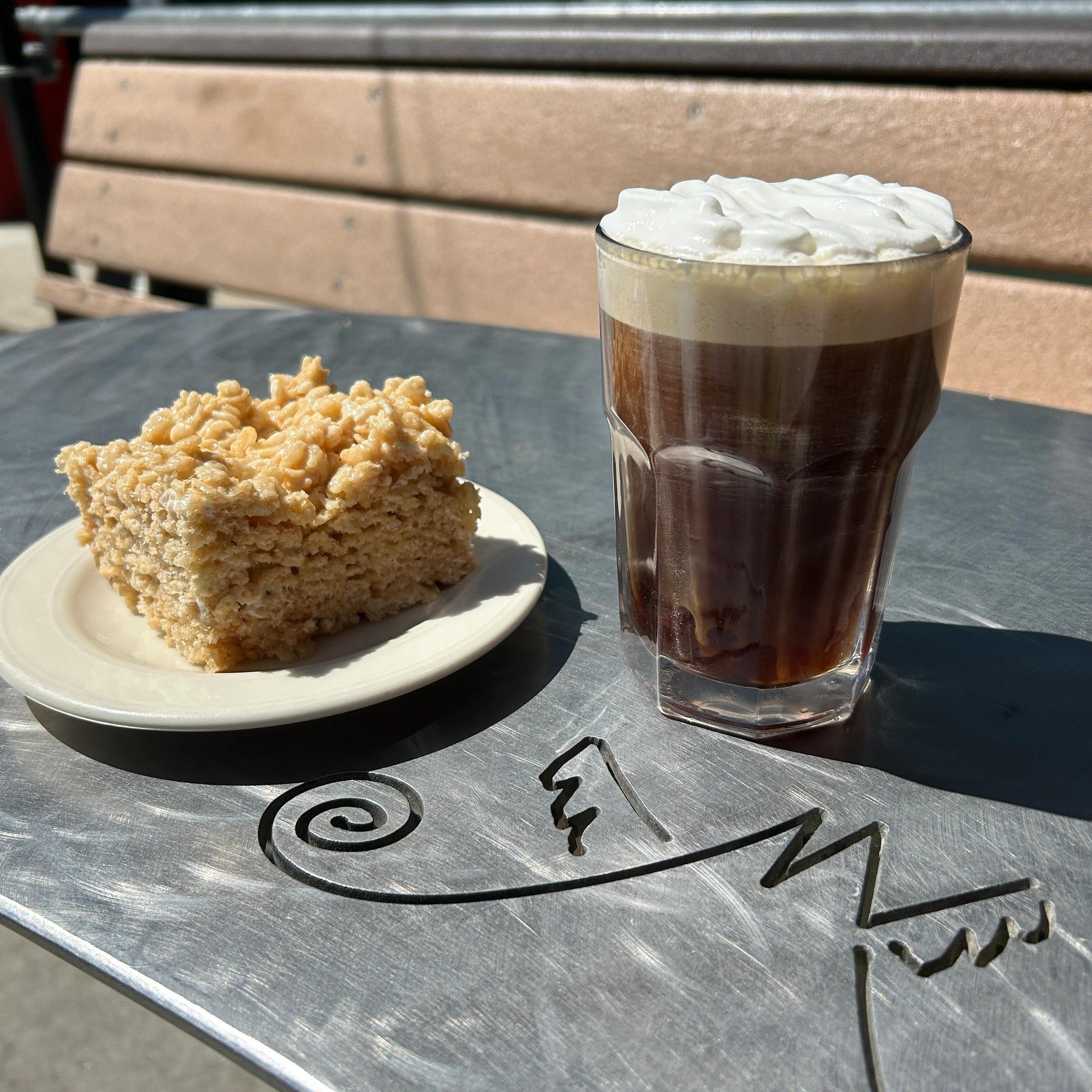Now serving cold foam! 🤩 Try it atop your favorite iced drink. Pictured here on nitro cold brew with a salted caramel rice krispy treat on the side ✨
