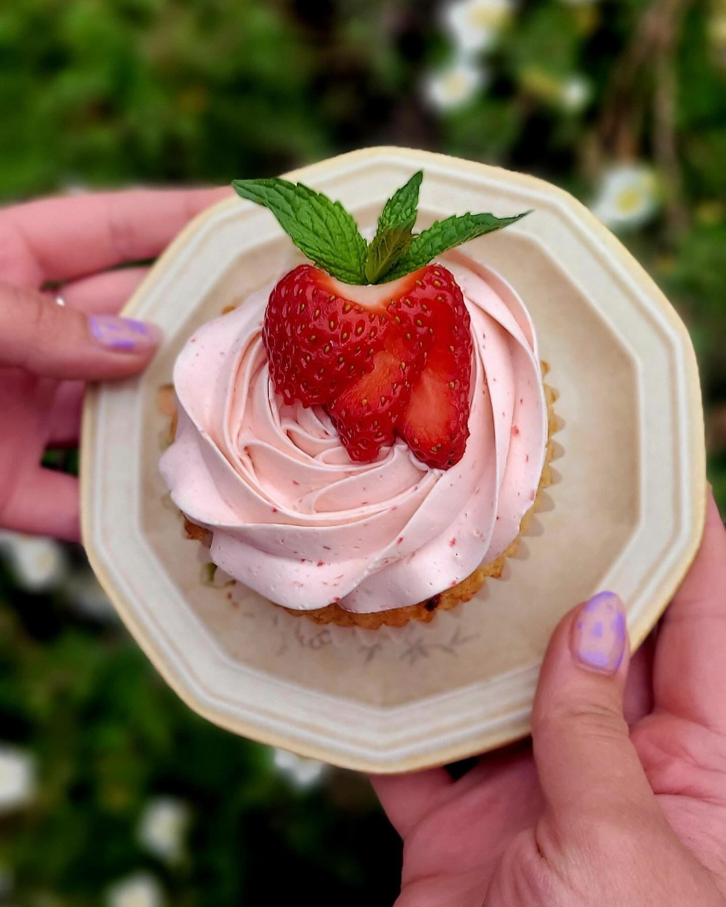 ✨Happy First Thursday!✨We&rsquo;re hosting the @caldwellfinearts art show tonight 4-7pm + check out @destination.caldwell for all of the neighborhood happenings!

Just hitting the pastry case and too good not to share &hellip; strawberry cupcakes wit