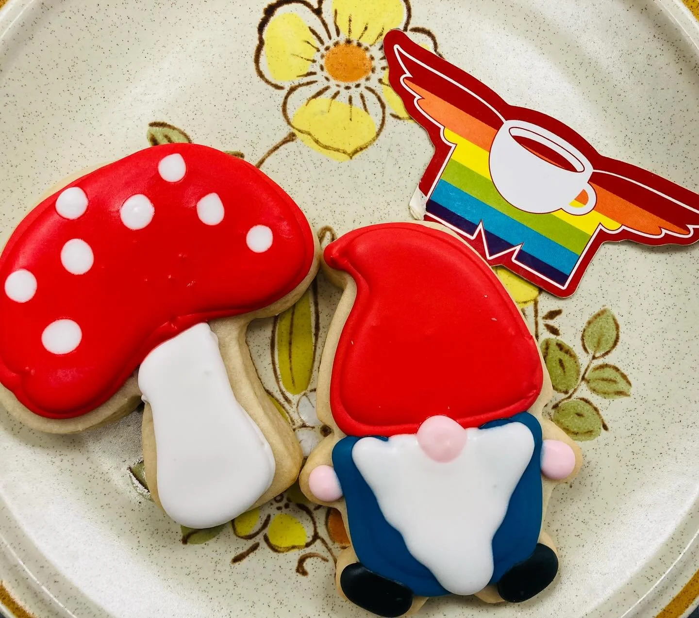 Sugar Cookie Friday is here again! 🍄 #flyingmboise #flyimgm #downtownboise