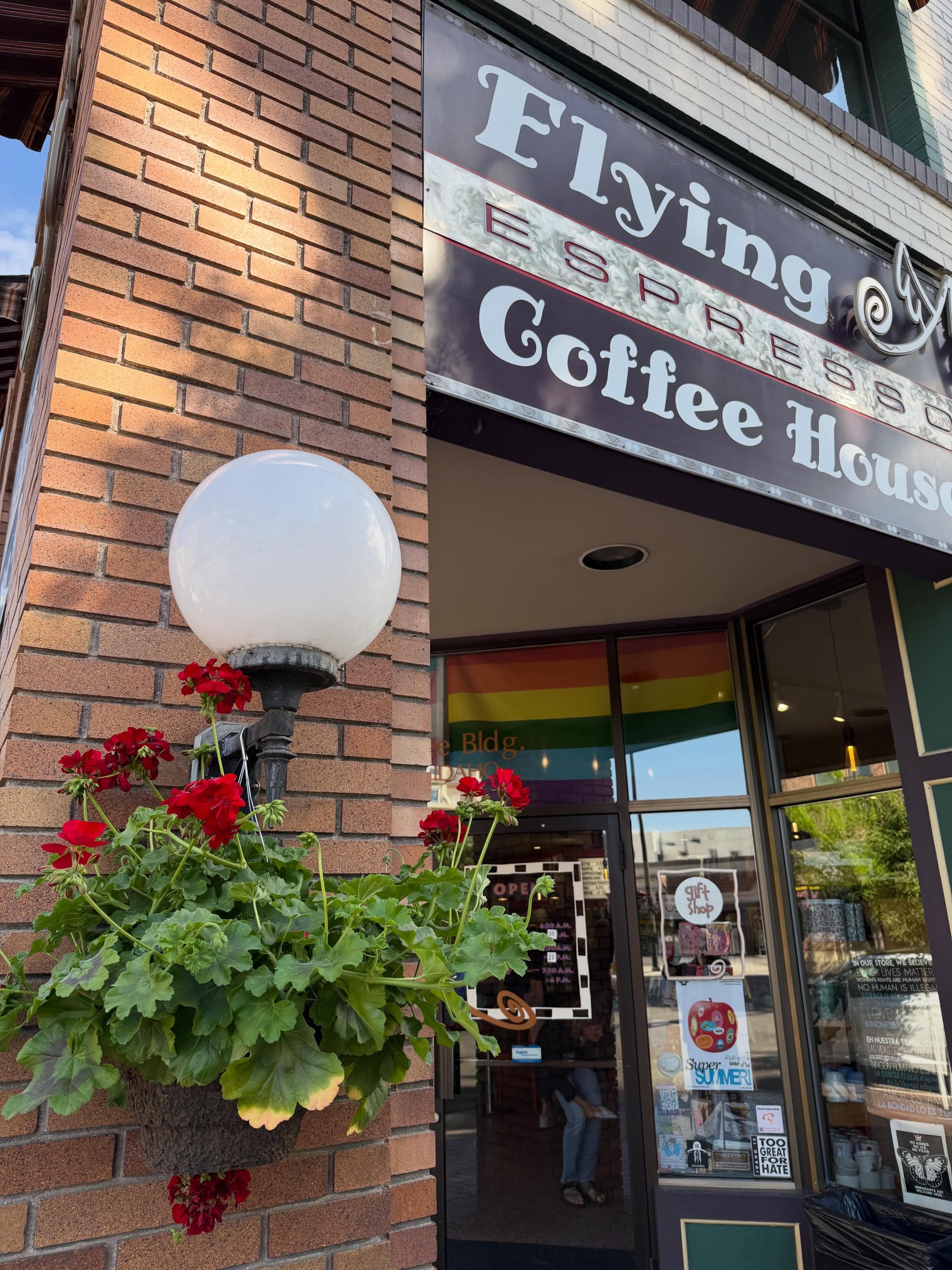 Patio vibes are strong!! 🔥 #flyingmboise #flyingm #downtownboise