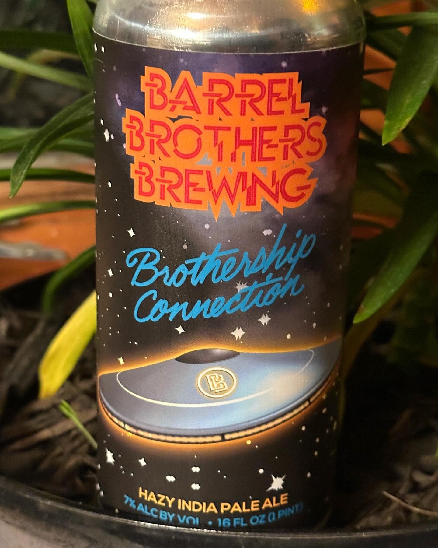 Lovin&rsquo; the Brothership Connection from @barrelbrothersbrewing &hellip; a delicious #hazyipa perfect for NorCal spring weather!
🌛🛸🌜
A fantastically smooth 7% ABV featuring Comet, Apollo, &amp; Citra hops! And with the funkiest can art to boot