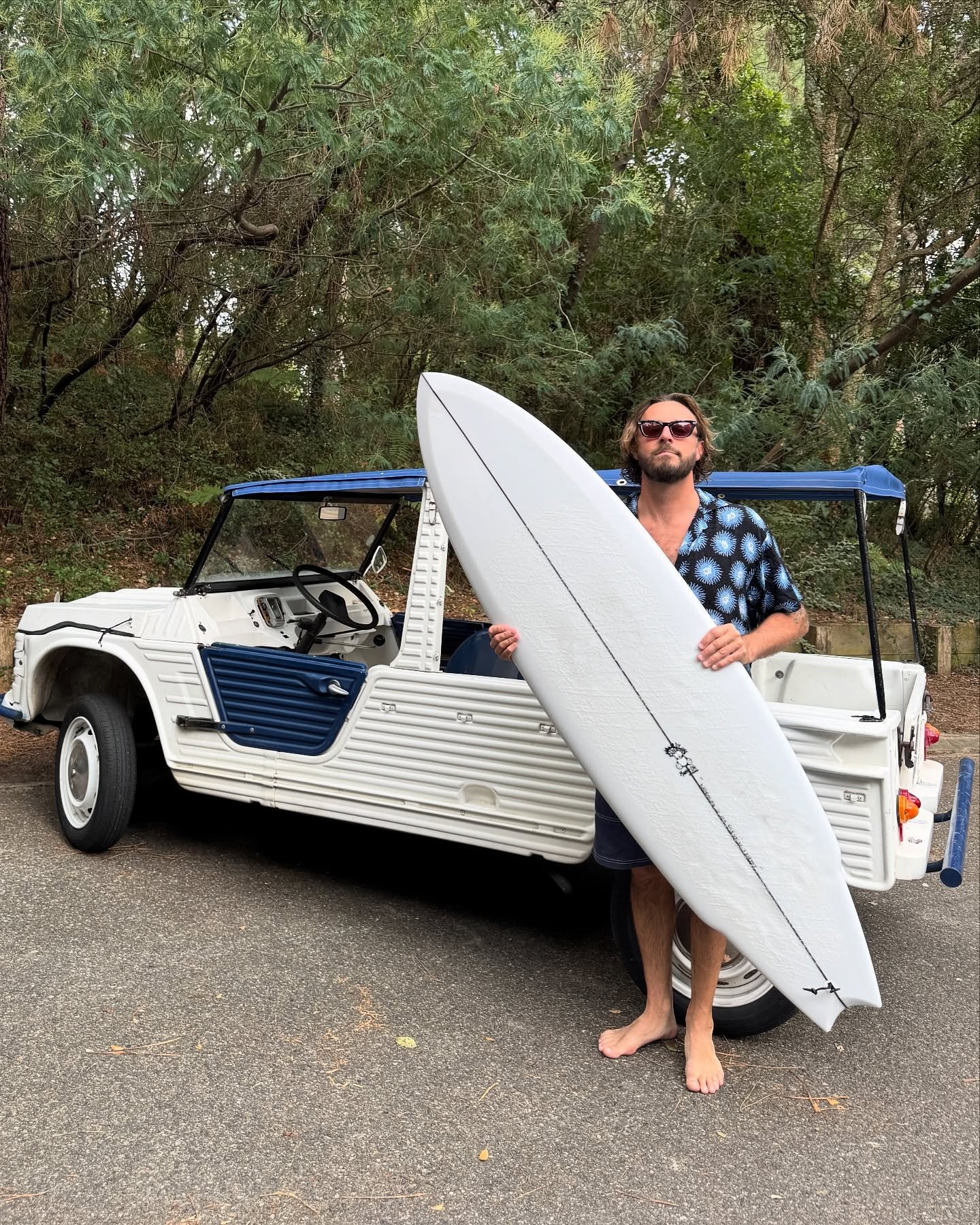 🇫🇷🤝🏽🇦🇺 = Frozzy!! 

Super collaborative effort on this one!! 

Surprised by Maurice with a board for my arrival in France and couldn&rsquo;t be more frothed!! 
(D&eacute;sol&eacute; I couldn&rsquo;t wait to ride it before getting these pics&hel