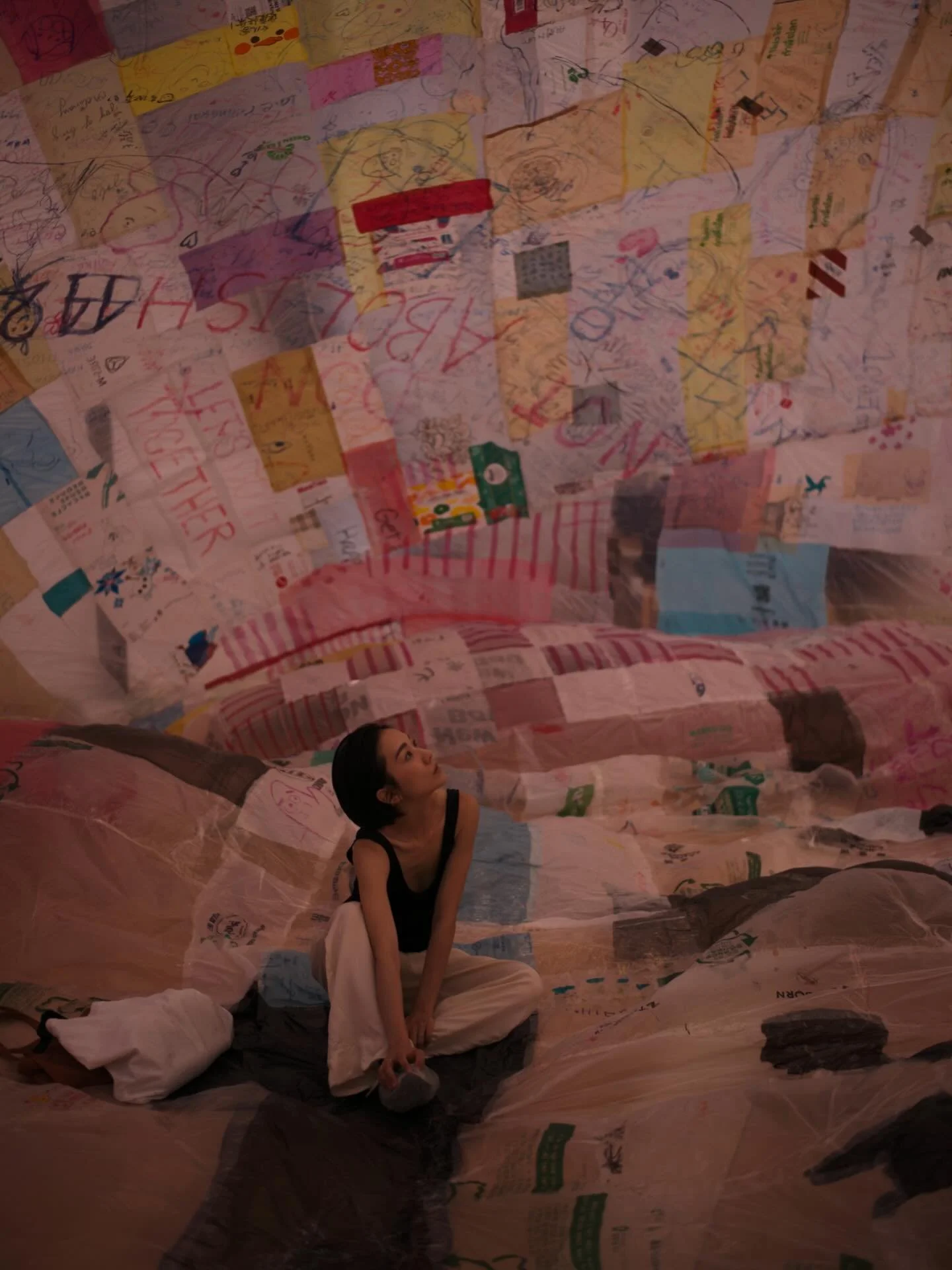 實際面需要和諧，但理想性卻沒有想要妥協的試著追求極致，所以有些時候會有點用力、然後大部分時候會在這矛盾的兩端拉扯。（真我） 
 
.

關係的和諧、生活裡各面向的和諧。當然也知道擴散後就很難有特別突出的峰，但又是一個極端要就做好不然就不要的兩極，多難～跟自己打架，在需要跟想要，以及，接受有限。

😐 &middot; 😐 &middot; 😐
 
 

連續因為早起根本沒辦法早睡，兩天睡沒幾小時曬整天，回家還是只想吃乾淨營養、且立刻要把沒有乾過的衣服洗淨，越累時候越要求外在的環境在應有的標