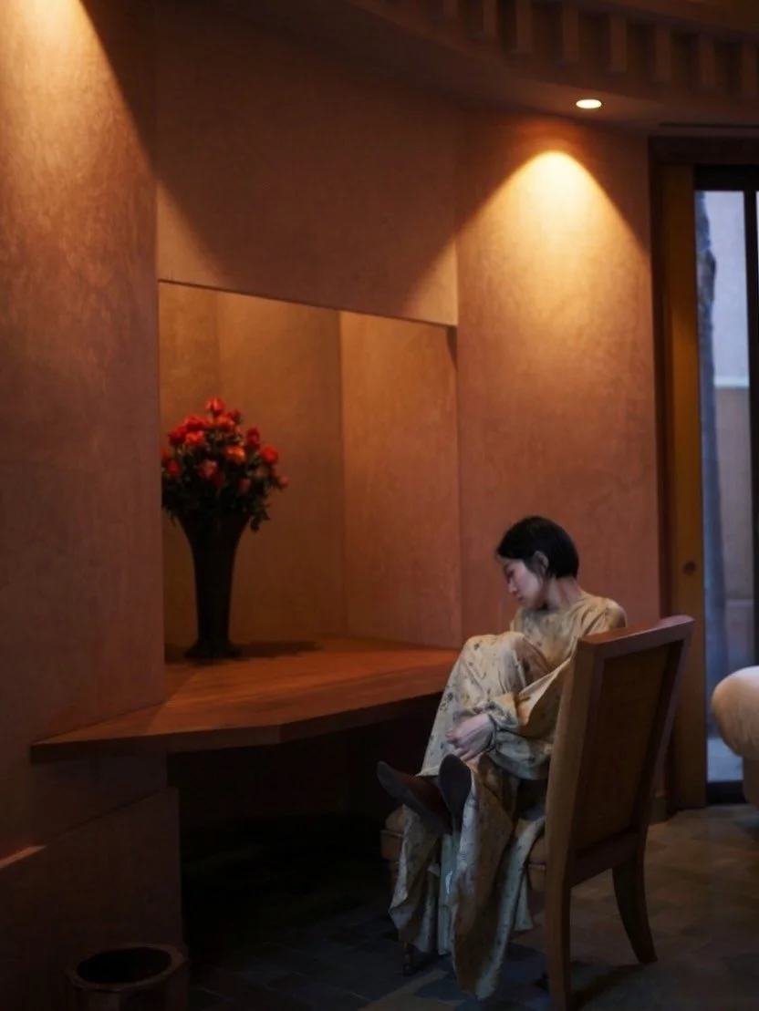 碎碎小小但加起來也是不太容易消化的三月。
 
 .
 

每個人有一套獲得價值和意義的評鑑標準，就像對應愛之語以及價值觀的不同。對我，無疑是那些無法被等價的 - - 擺上的時間、付諸的行動、被細膩同理再三考量的感受、伸手可及的人。
 
 
 
. 

：「沒有失去對微小幸福的感知力，人生不會差到哪裡去！」那天朋友這樣對著正看著陽光傻笑的我說。

事情很多、感受很滿，得到的愛也很多 🫶 
 
 
/
#ejliu_thedaylookslike  #ejliuworkout  #ej_table