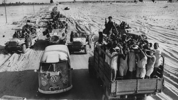 Israel rounds up Arab troops after the Six Day War. 