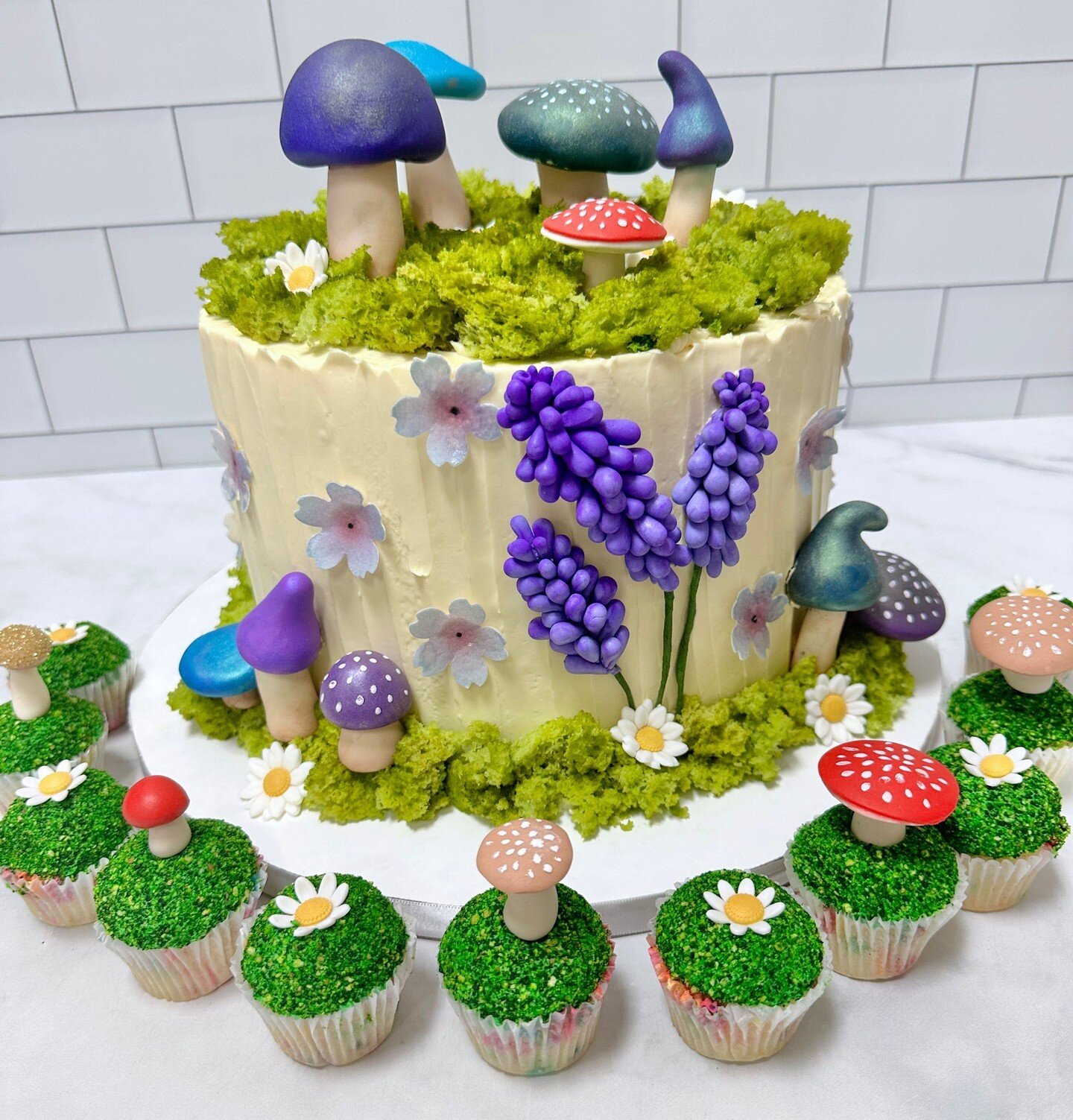 A perfect fairy garden! 🧚&zwj;♀️🍄

#fairycake #kupcakekitchen #wantcake #fairycakes #fairygardens #fairycupcakes #fairycore #fairyhouses #fairyforest #fairystyle #fairyparty #cakeinspiration #birthdaycakeideas #birthdayideas #birthdaypartyideas #bi