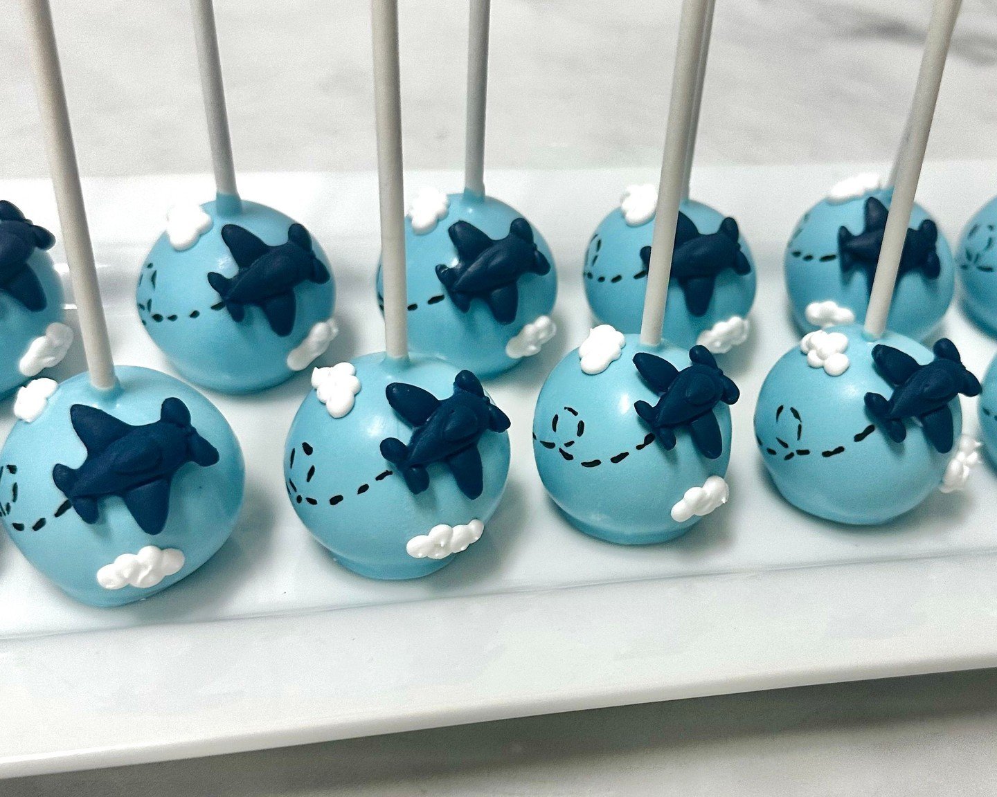 Airplane cake pops! Take your mouth on a vacation ✈️

#airplanecakepops #kupcakekitchen #wantcake #vacationfood #travelfood #travellover #designercakepops #cakepopstagram #instacakepops #cakepopping #cakepopart #cakepopmaker #cakepopper #cakepopcrazy