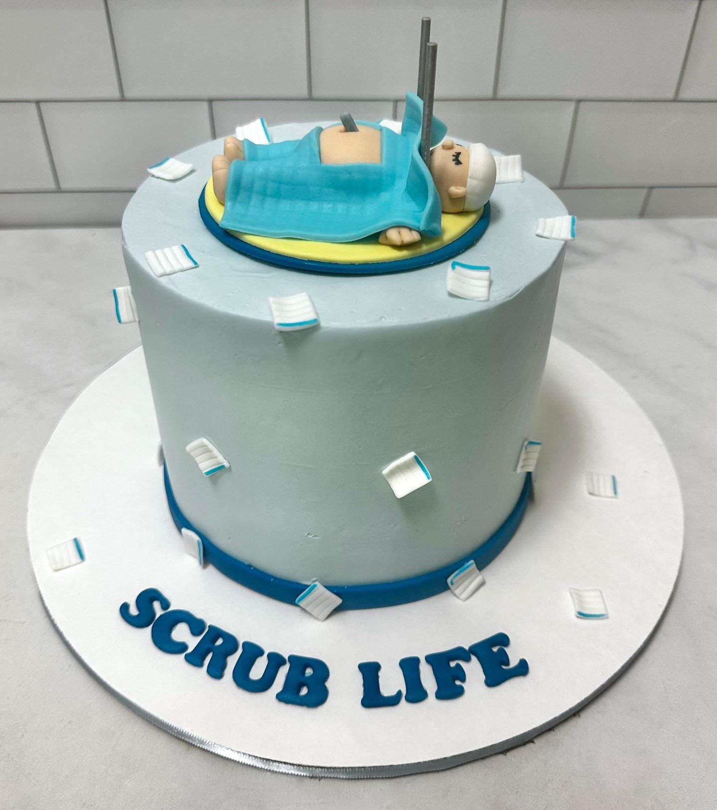 Med school is perfect practice for cutting the cake 🩺

#scrublife #kupcakekitchen #wantcake #medschoollife #medschoolstudent #medstudentlife #medstudents #doctorcake #cakeinspiration #cakeart #cakedesigner #designercakes #customcakes #cakecakecake #