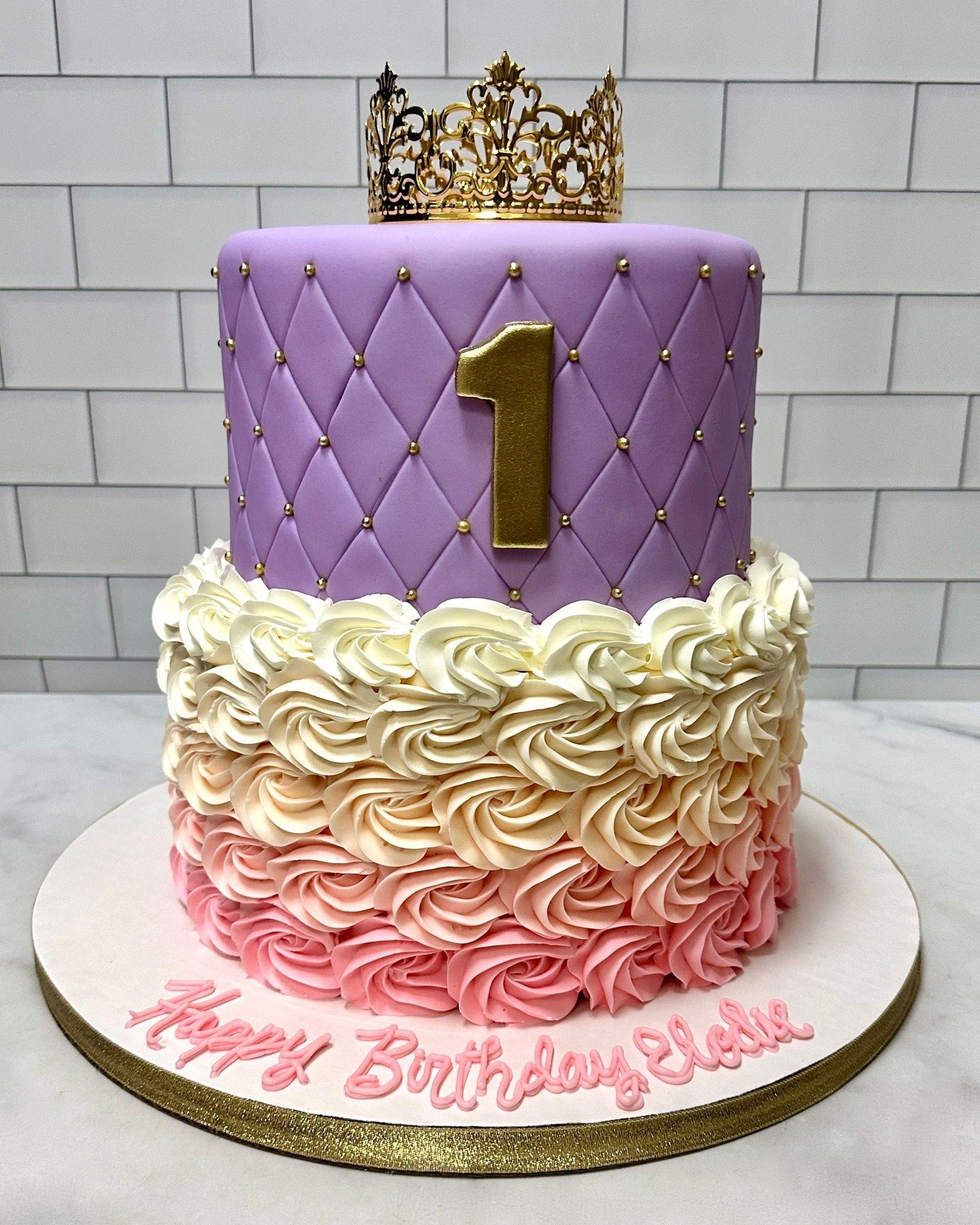 Royalty, but make it cake 👑

#princesscake #kupcakekitchen #wantcake #princessparty #princessbirthday #princessbirthdaycake #princessbirthdaytheme #princesspartyideas #1stbirthday #1stbirthdaycake #1stbirthdaycakes #1stbirthdayparty #1stbirthdaygirl