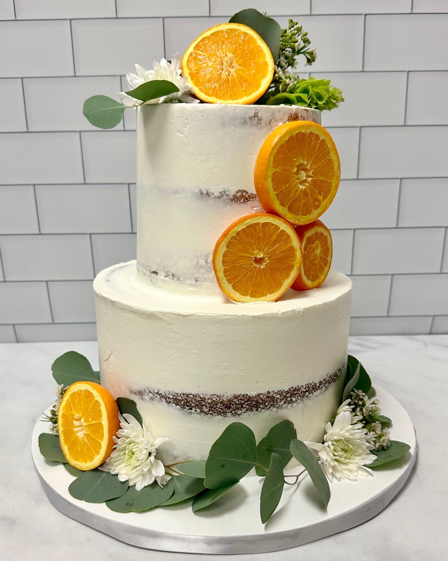 🍊Orange you glad we make such beautiful cakes?

#nakedcake #kupcakekitchen #wantcake #nakedcakes #orangecake #orangecakes #cakeinspiration #cakeart #cakedesigner #designercakes #customcakes #cakeporn #cakecakecake #cakelove #cakeartist #beautifulcak