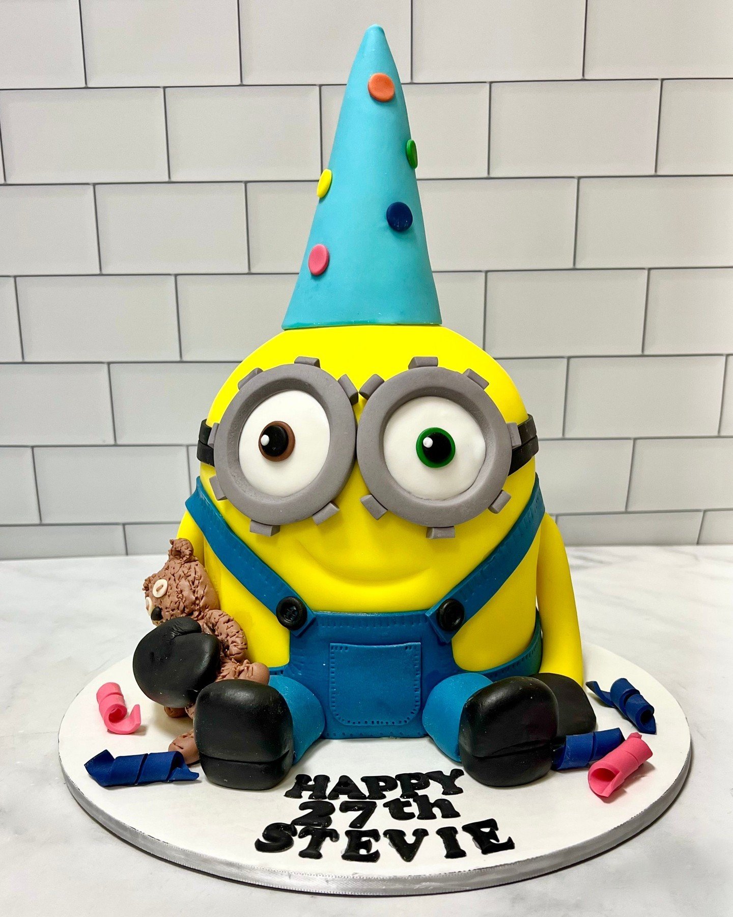 Where our Minion lovers at?? 🥳

#minioncake #kupcakekitchen #wantcake #minionscake #minionbirthday #minionsparty #birthdaycakeideas #birthdaypartyideas #birthdayinspiration #birthdayideasforgirls #birthdayideasforboys #birthdayideasforkids #designer