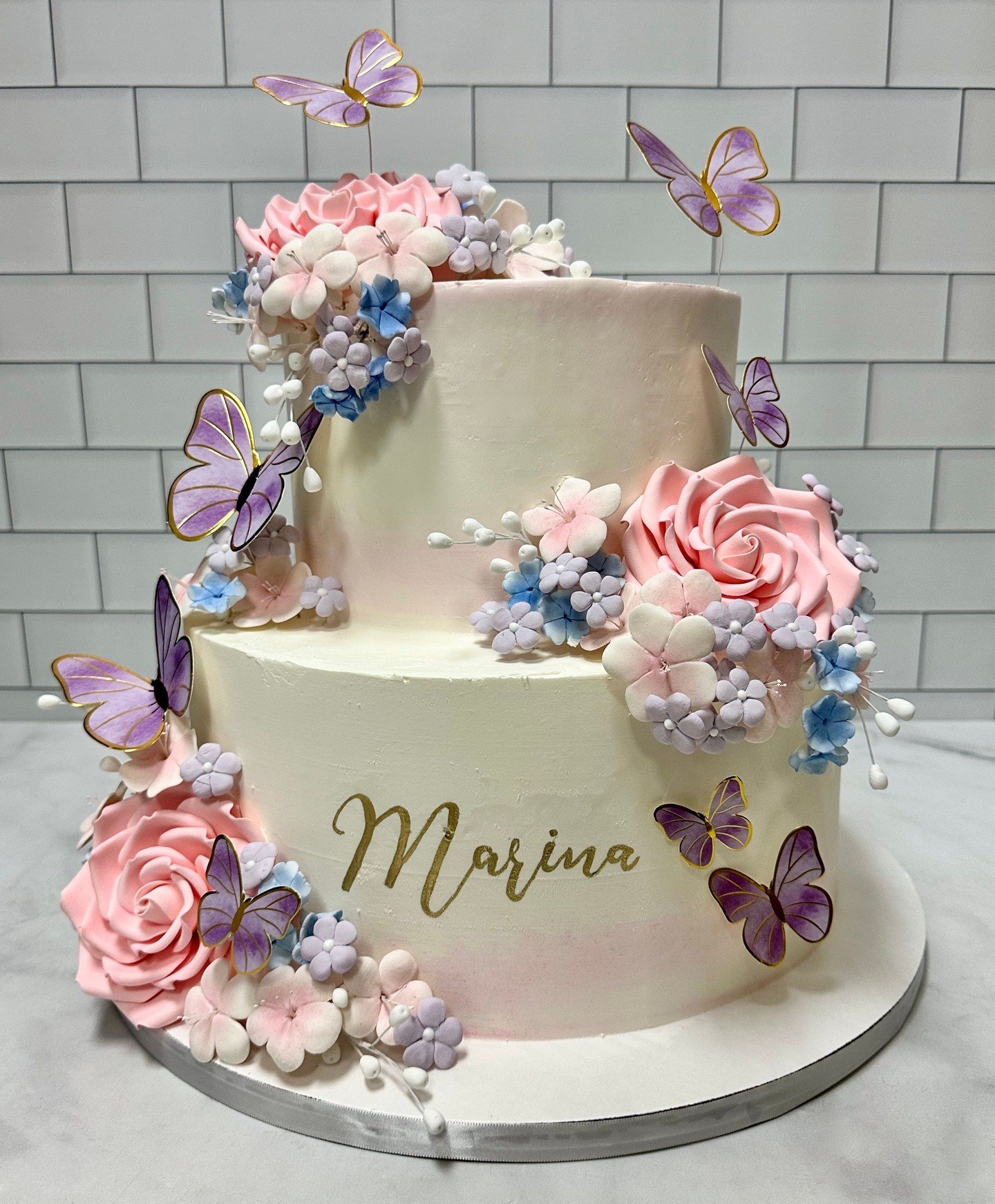 🌸 Sugar flowers make us 🥰

#sugarflowers #kupcakekitchen #wantcake #sugarflower #sugarflowercake #sugarflowerscake #sugarflowerart #sugarflowerartist #cakeinspiration #cakeart #instacake #cakegram #birthdaycakeideas #cakedesigner #designercakes #cu