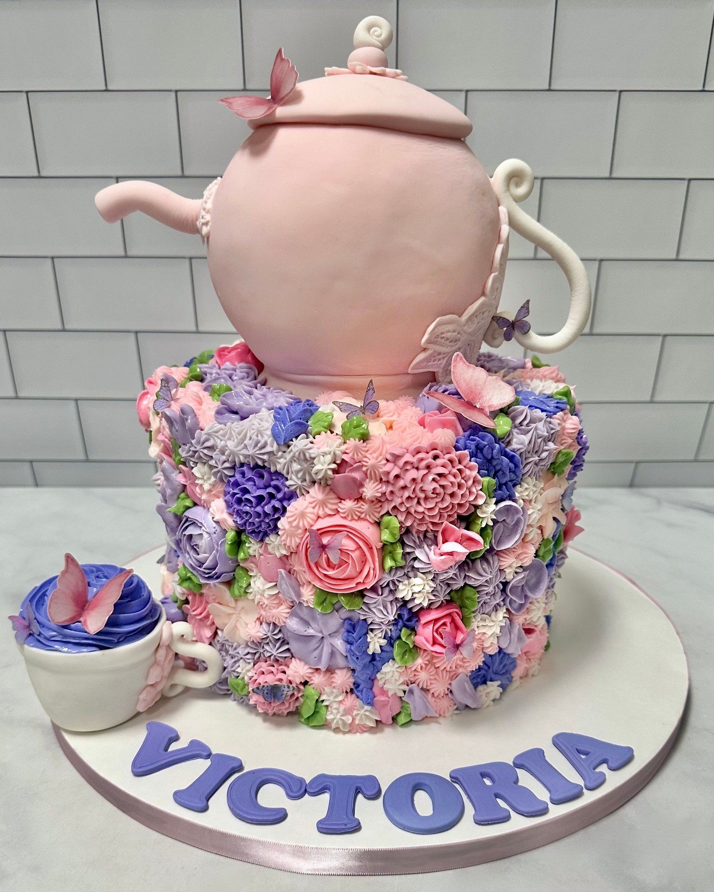 🫖 You're invited to the world's most incredible tea party!

#teapartycake #kupcakekitchen #wantcake #teapartytheme #teapartytime #teapartyideas #teapartybirthday #teapartyfood #cakeinspiration #birthdaycakeideas #birthdayideas #birthdaypartyideas #b