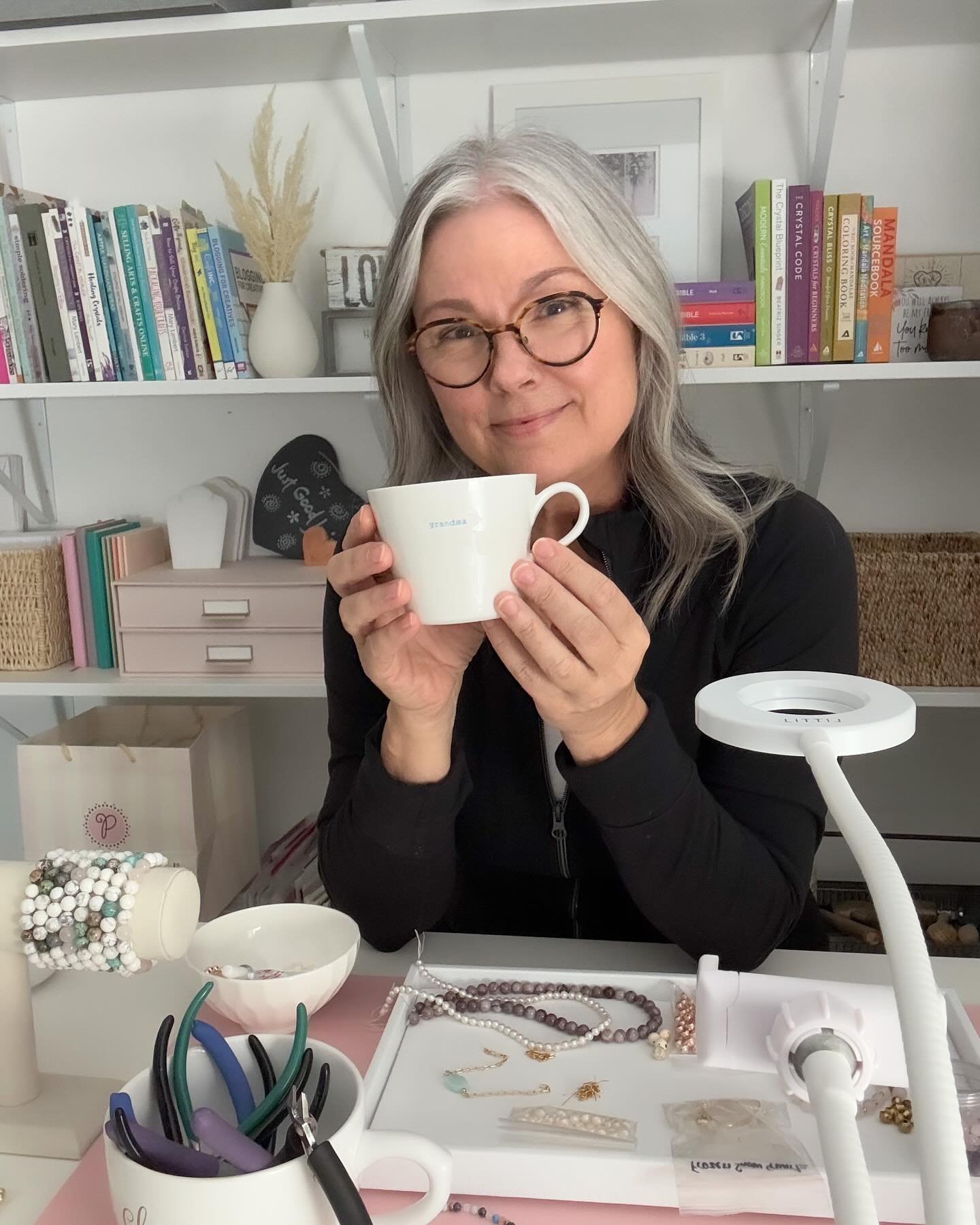 Happy Saturday and Hello February! 🫶 It&rsquo;s been a while since my last &ldquo;selfie&rdquo; post.  So thought I would get in front of the camera this time and take a pic in my work space. Also known as my happy place. 😃 ⠀⠀⠀⠀⠀⠀⠀⠀⠀ 
⠀⠀⠀⠀⠀⠀⠀⠀⠀ 
Ho